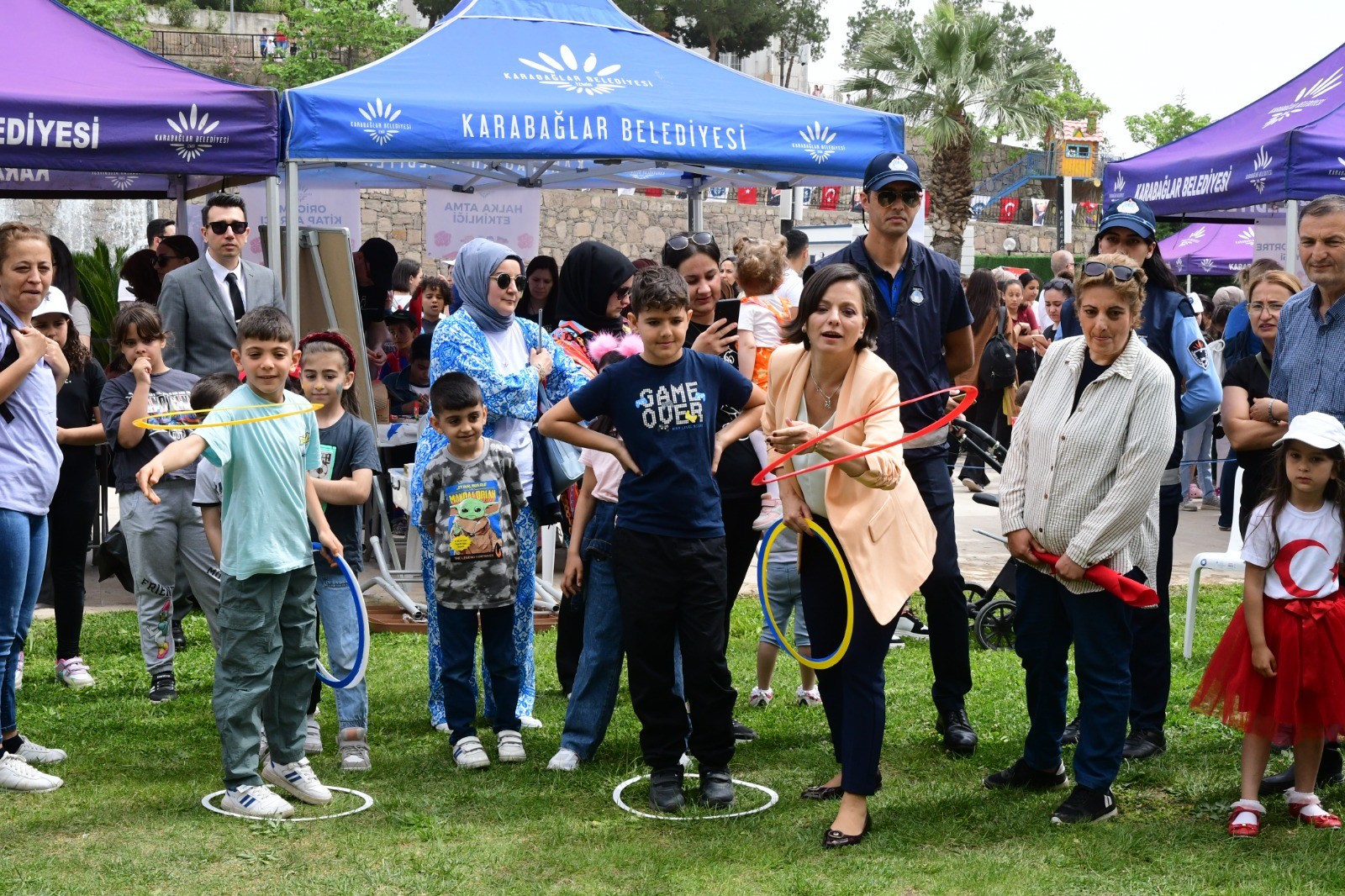 Başkan Kınay çocuklarla doyasıya eğlendi: Çocukların çocukluğunu yaşayabilmesi için daha çok çalışacağız