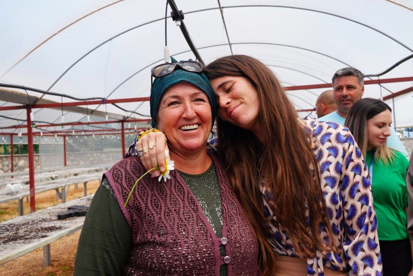 Başkan Denizli üreticilere 50 bin adet fidan dağıttı