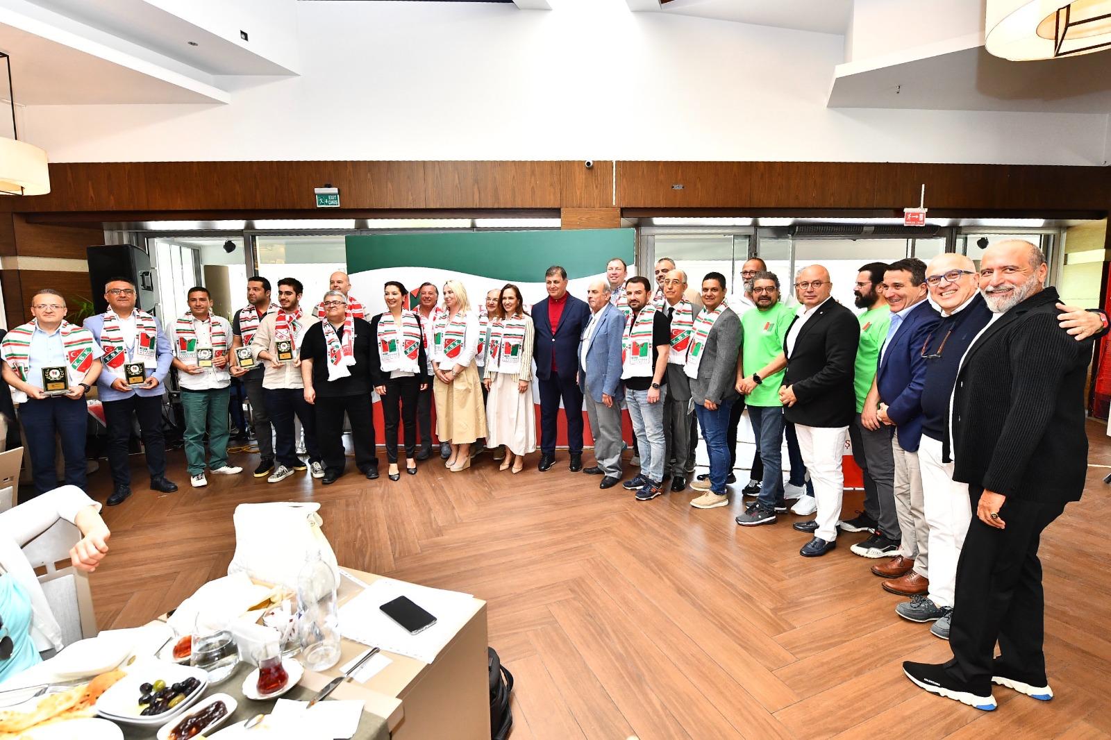 Başkan şampiyonluk mücadelesi veren Karşıyaka'ya destek mesajı verdi