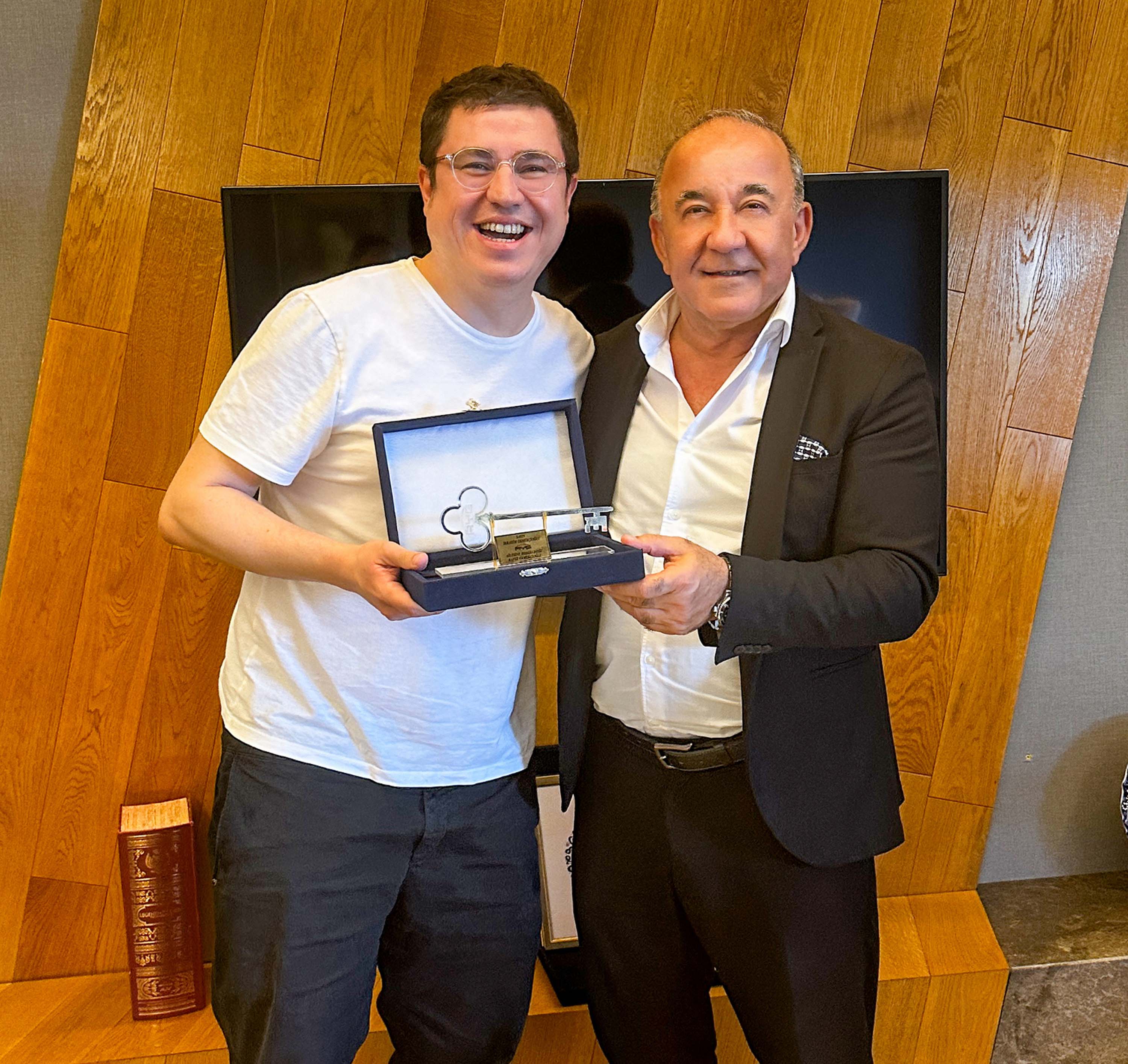 Ünlü oyuncu İzmir'de farkındalık yarattı: Yangın söndürme eğitimi aldı