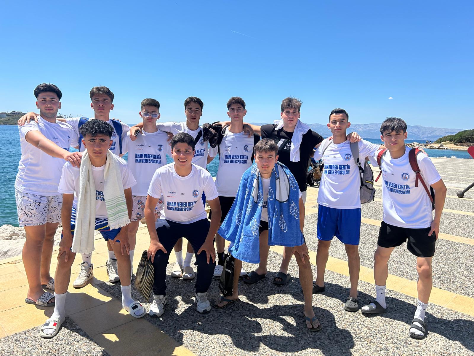 Efes Selçuklu Sporcular Çeşme'de yapılan yarımada spor oyunlarına katıldı