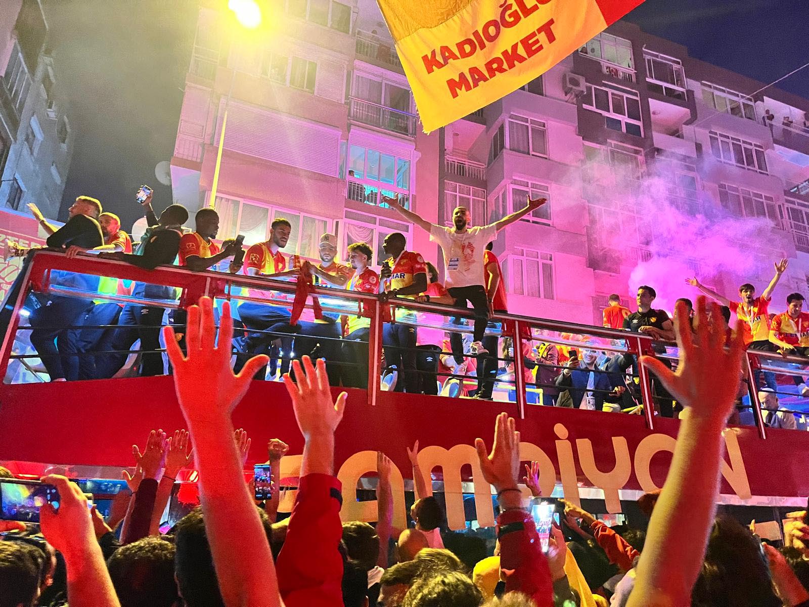 Göztepe’de kutlamalar sabaha kadar devam etti