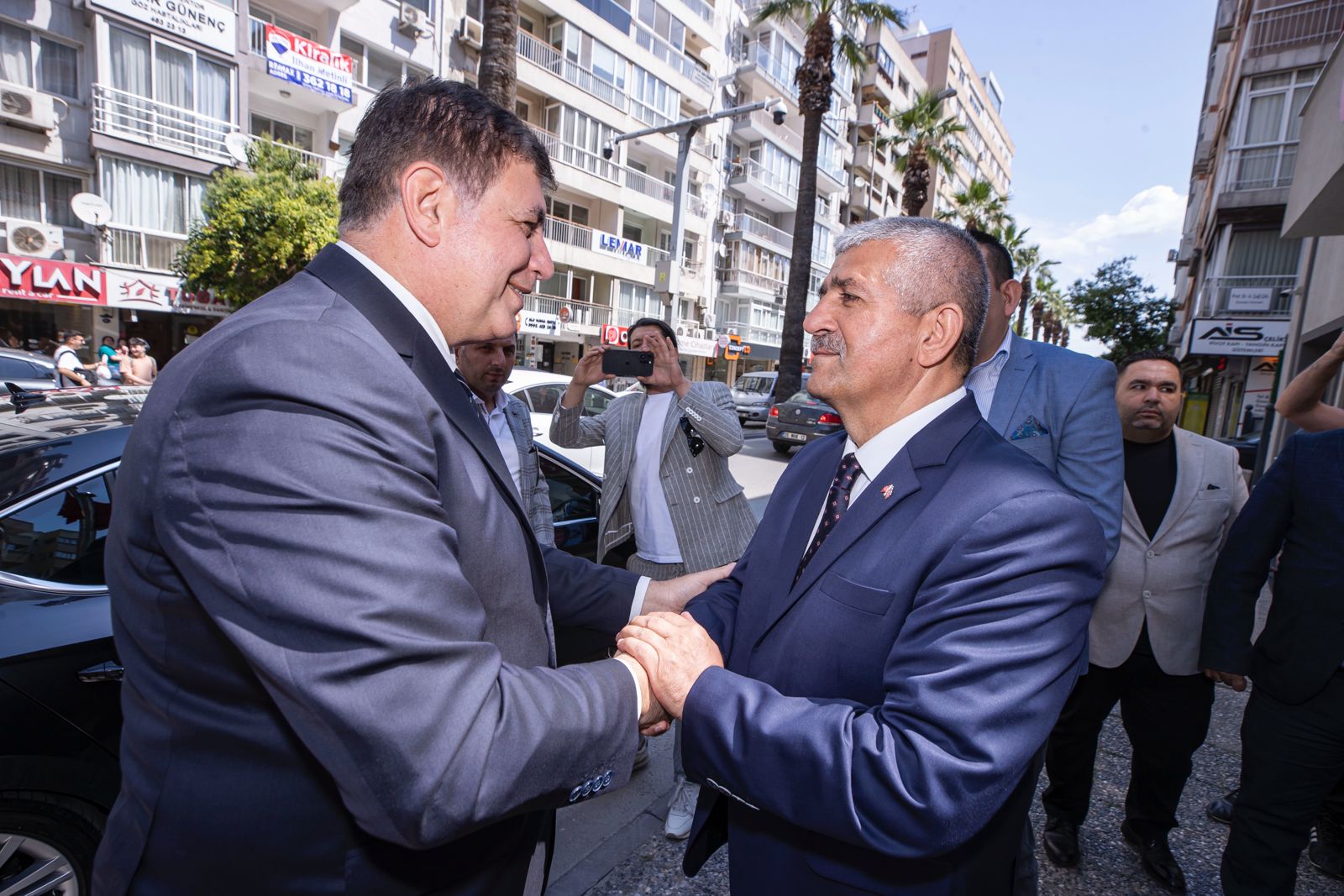 Başkan Tugay’dan MHP’ye ziyaret : “İzmir’i tüm siyasi partilerle yönetmek istiyoruz”