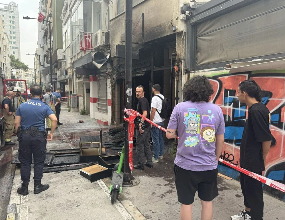 “Korku evinde” korku dolu anlar... Cayır cayır yandı