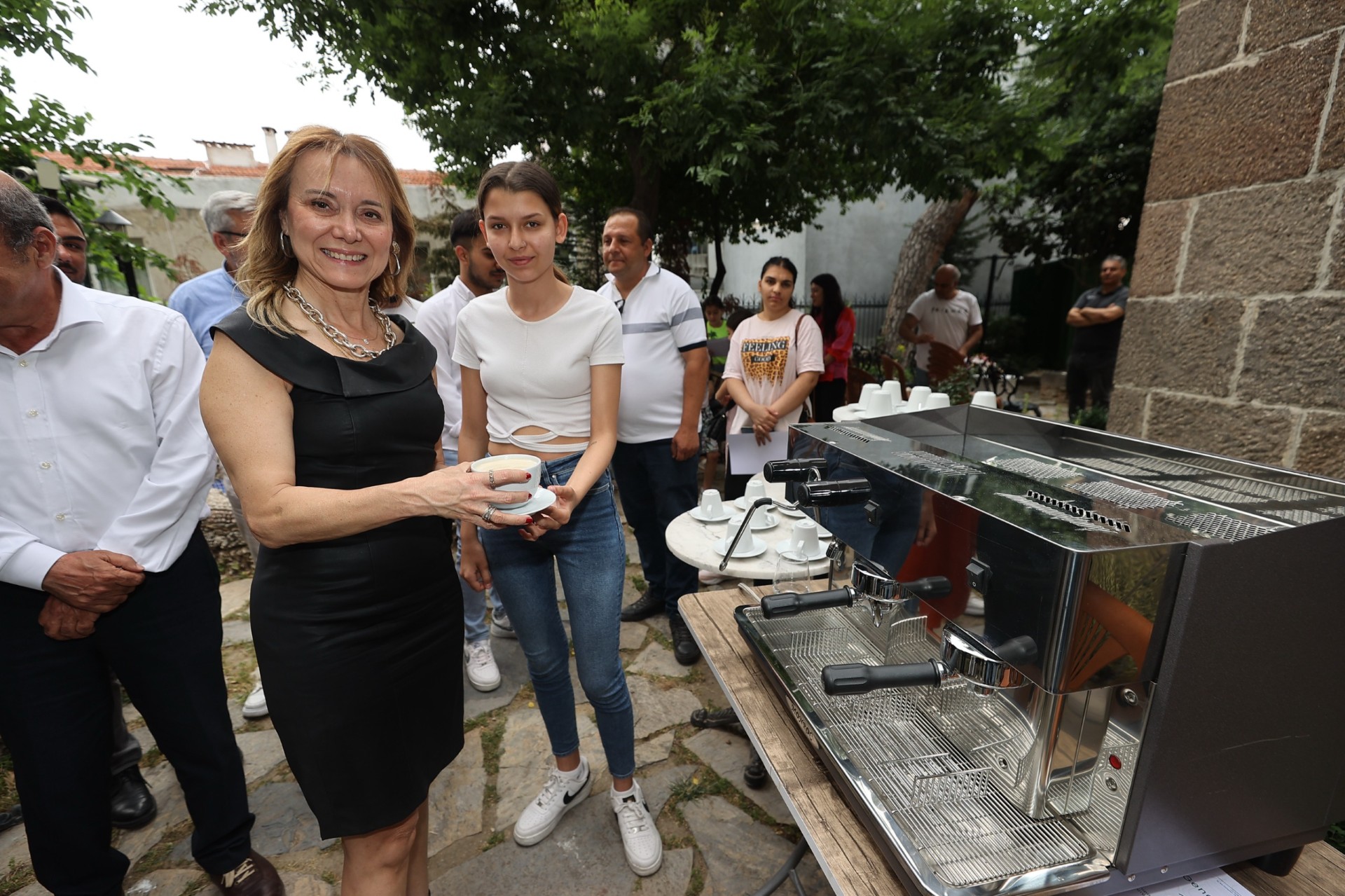 Konak’ta sertifika gururu: Genç Romanlar barista oldu