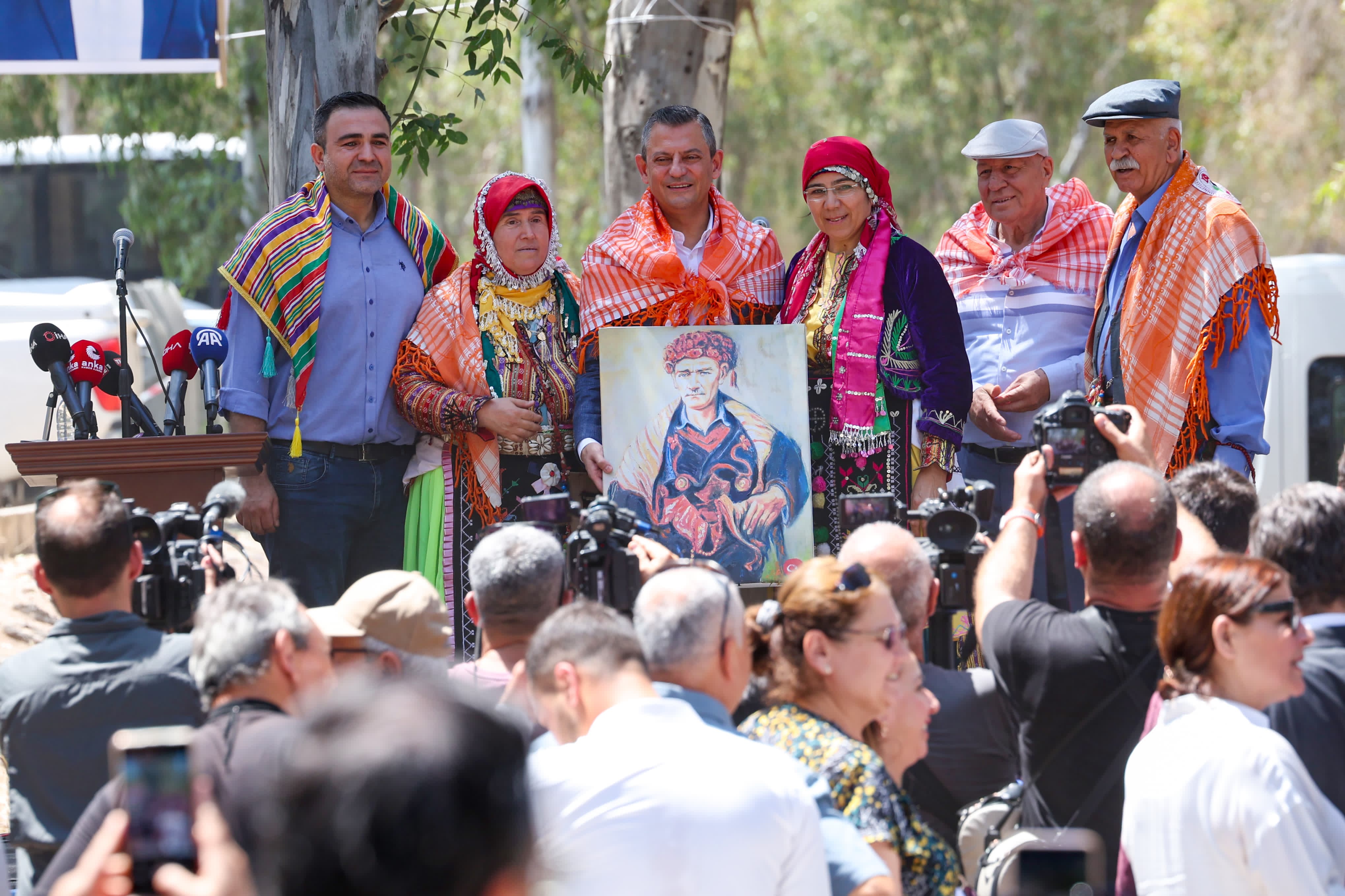 CHP Lideri'nden Başkan Tugay'a övgü: İzmir'e değen bu yetenekli el kenti hak ettiği hizmetlerle tanıştıracak