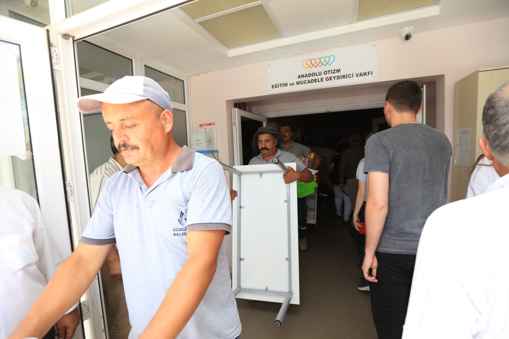 Terk edilmiş otizm okulu tahliye edildi