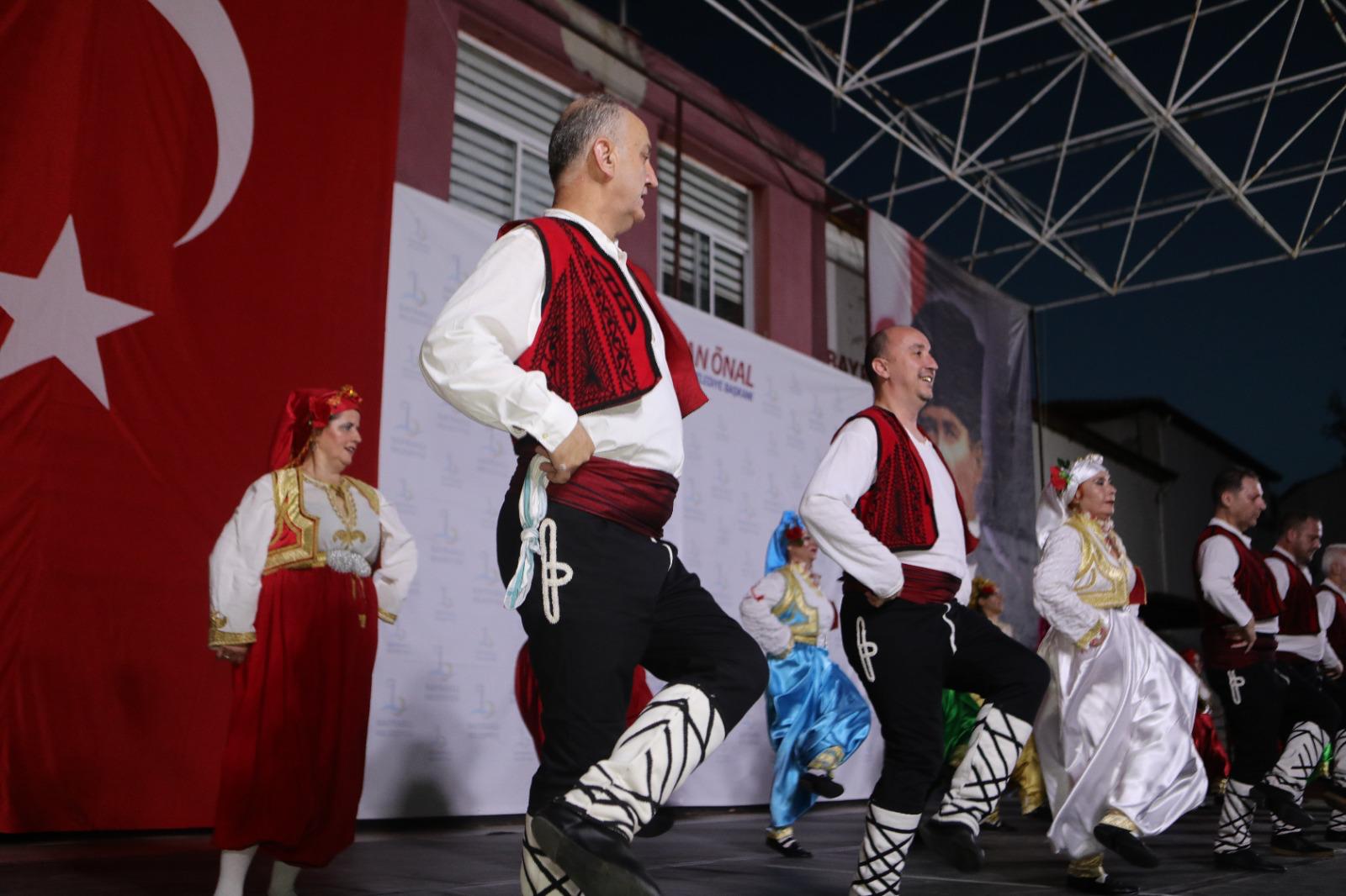 Bayraklı Belediyesinden halk oyunları şöleni