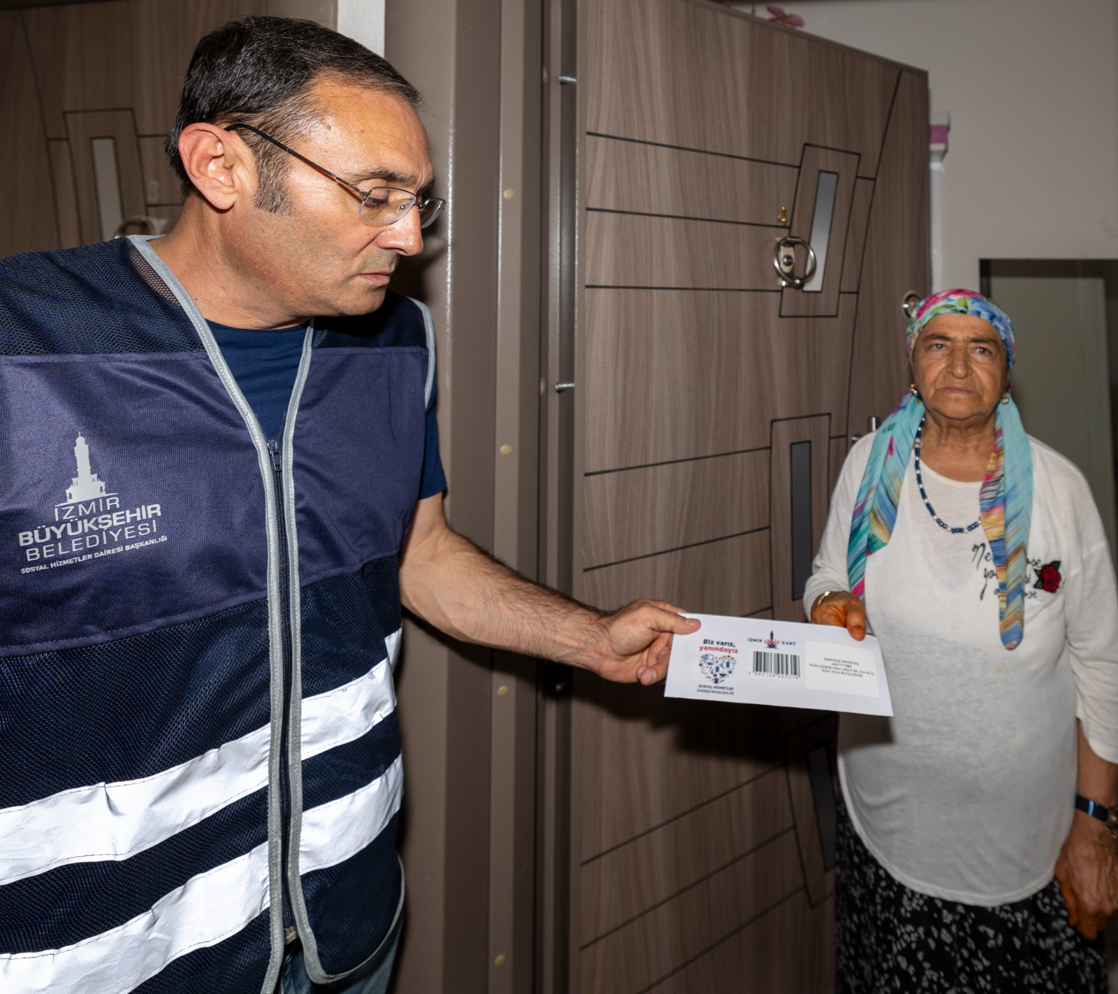 İzmir’de Emekli Dayanışma Kartı yüzleri güldürdü