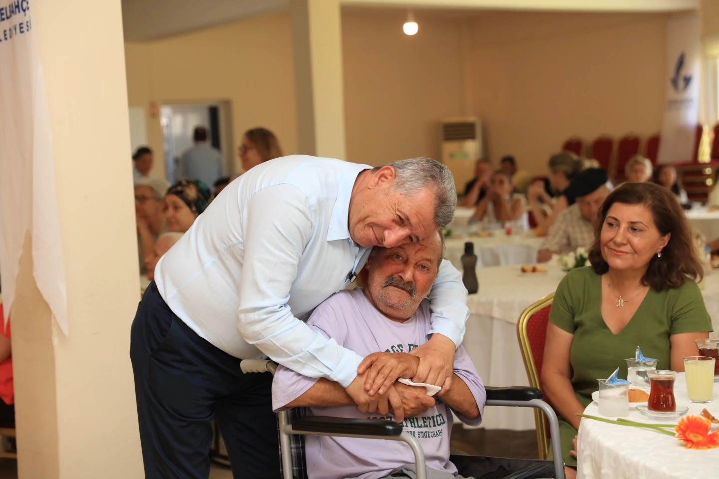 Güzelbahçe’de yaşlılarla çifte kutlama