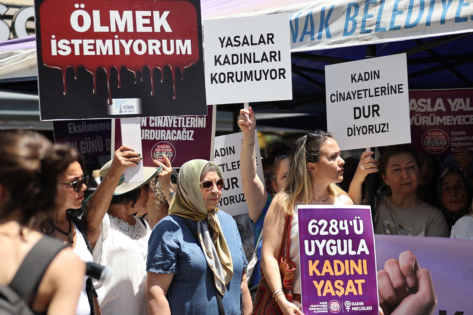 Konak'ta kadınlar şiddete ve kadın cinayetlerine 'hayır' dedi