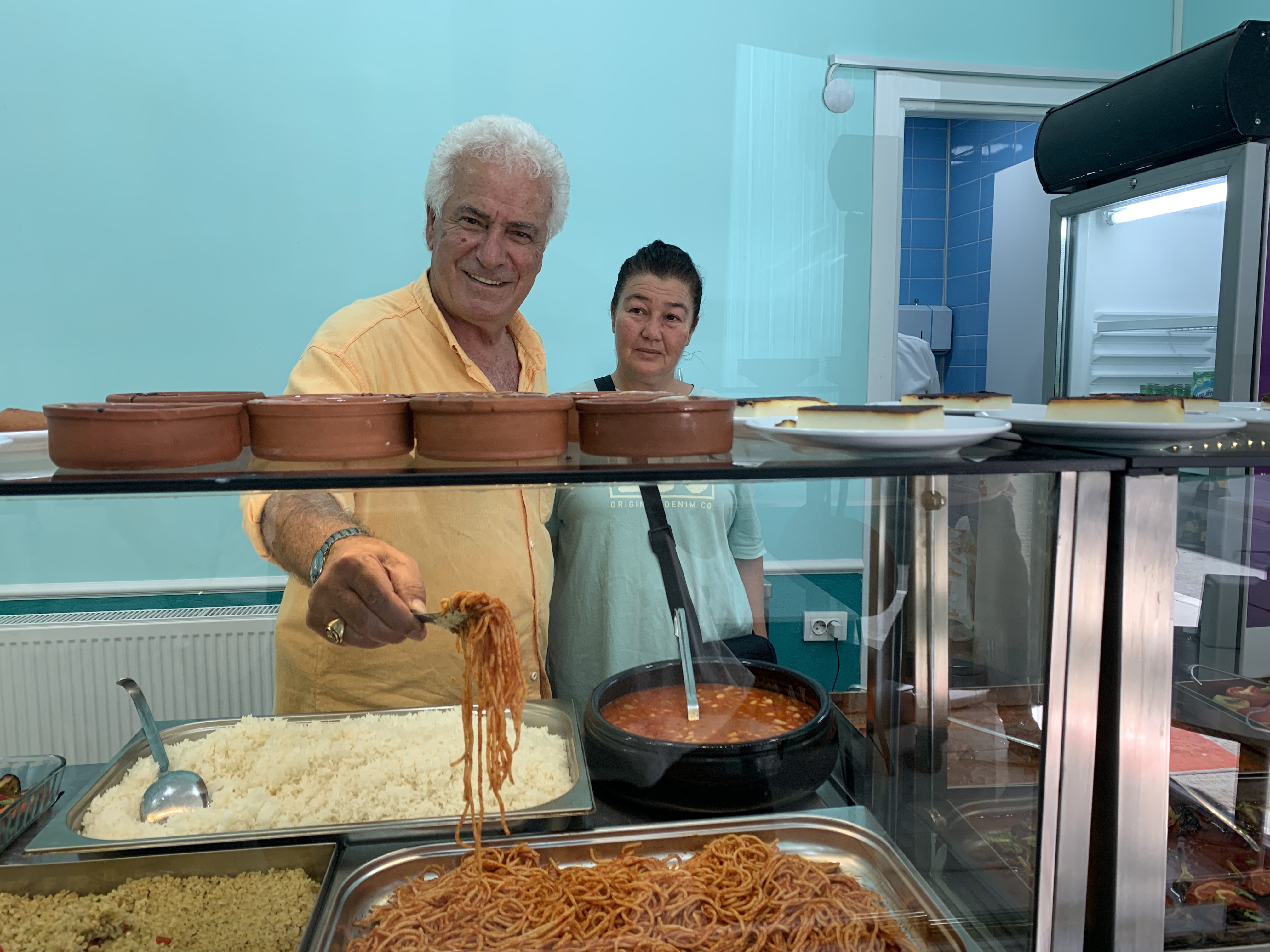 Alsancak'ta Lezzet ve Kalitenin Aile Dostu Buluşma Noktası: "Meş'ale"