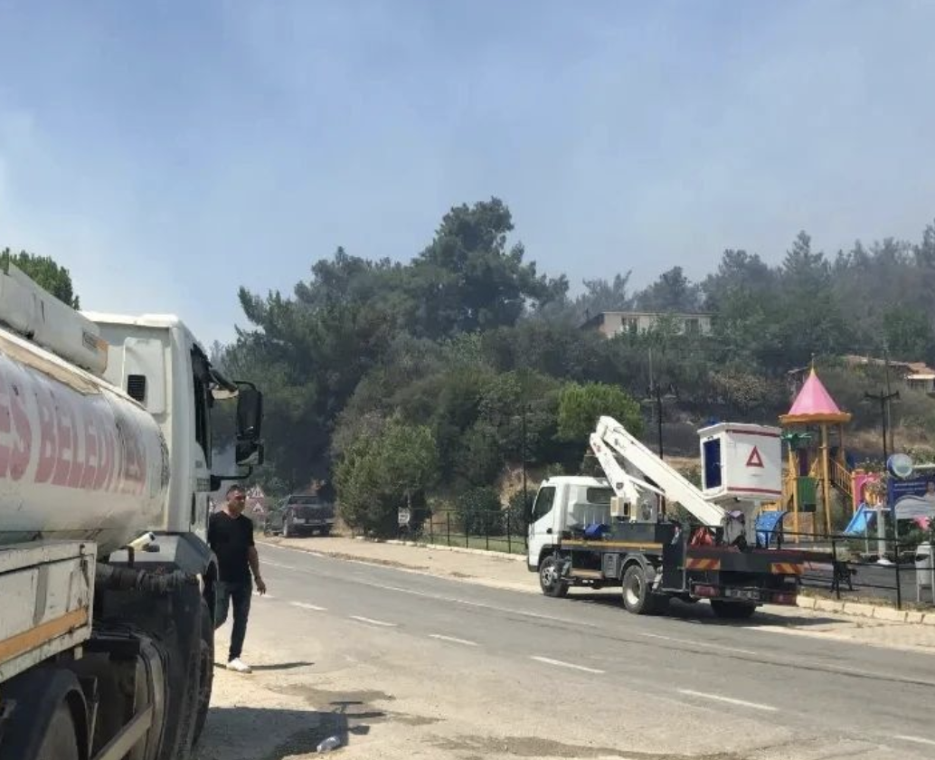 İzmir'de çıkan orman yangınına müdahale ediliyor