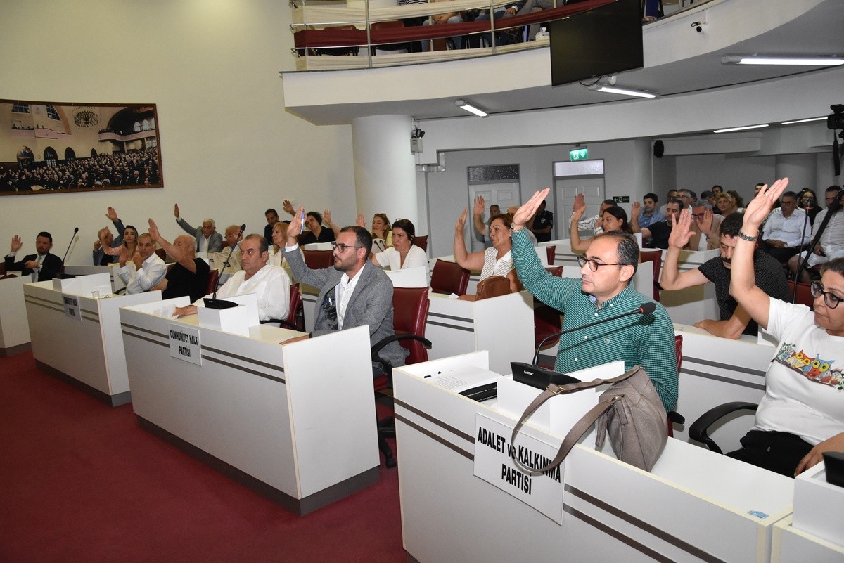Balçova meclisinde gündem yangınlar oldu