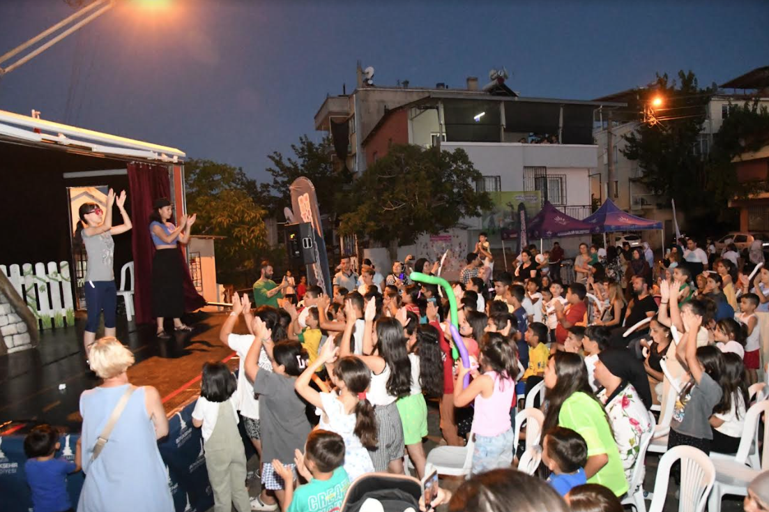 Karabağlar’ın sokakları neşe ve mutluluklar dolup taşıyor!