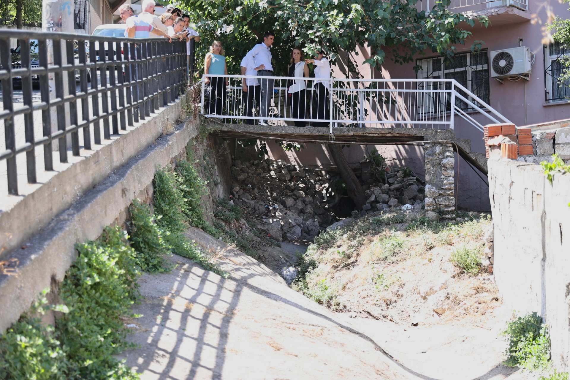 Başkan Mutlu, İZSU Genel Müdürü Erdoğan ile sahaya indi