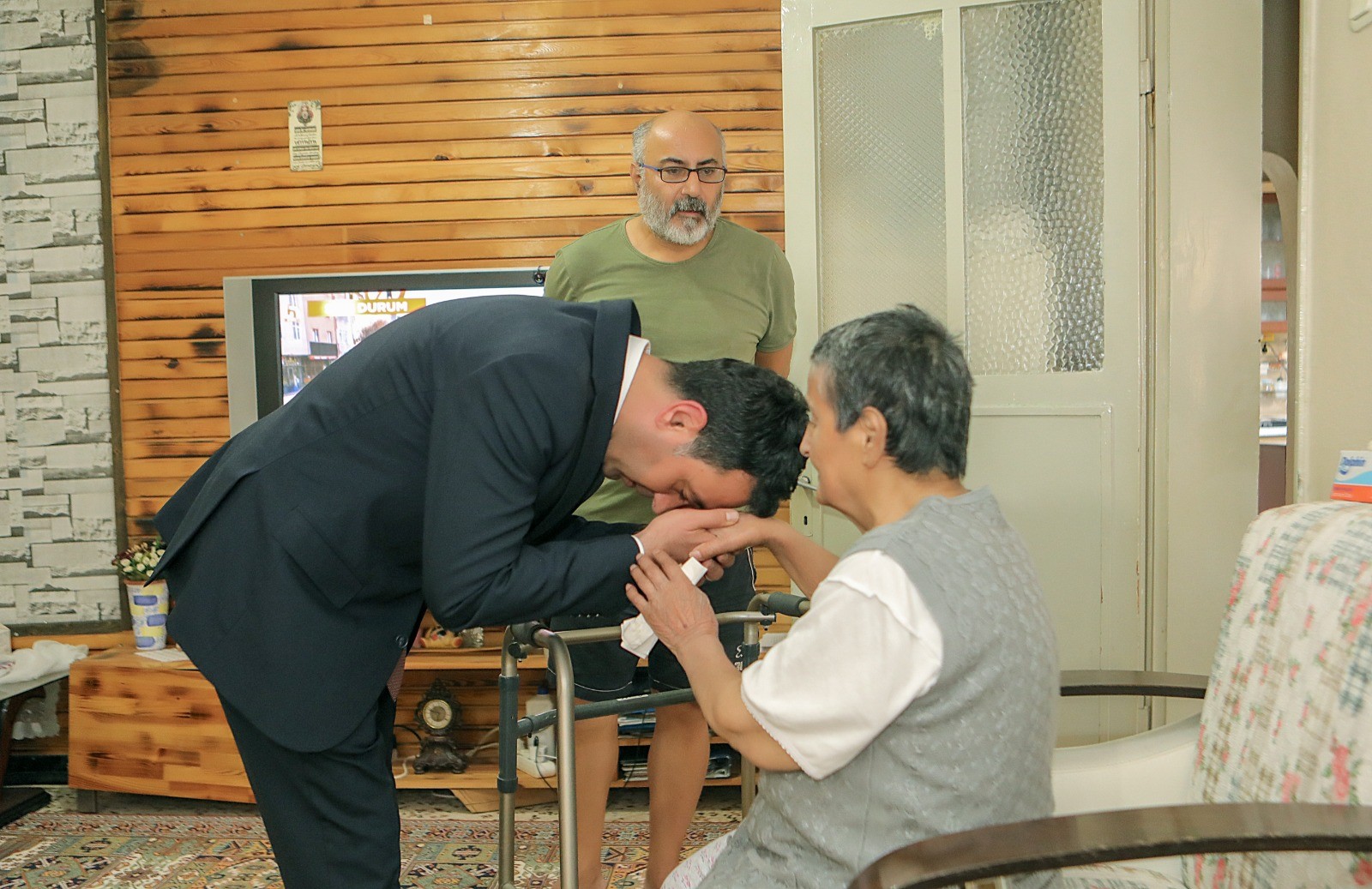 Bayraklı’da evde bakım hizmetleri yüzleri güldürüyor