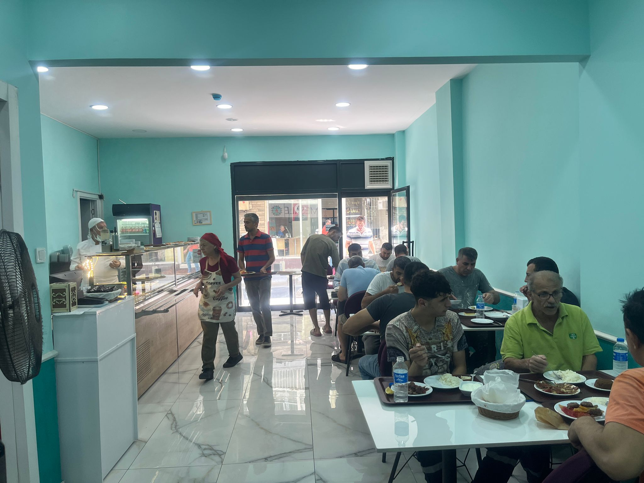 Alsancak'ta Lezzet ve Kalitenin Aile Dostu Buluşma Noktası: "Meş'ale"