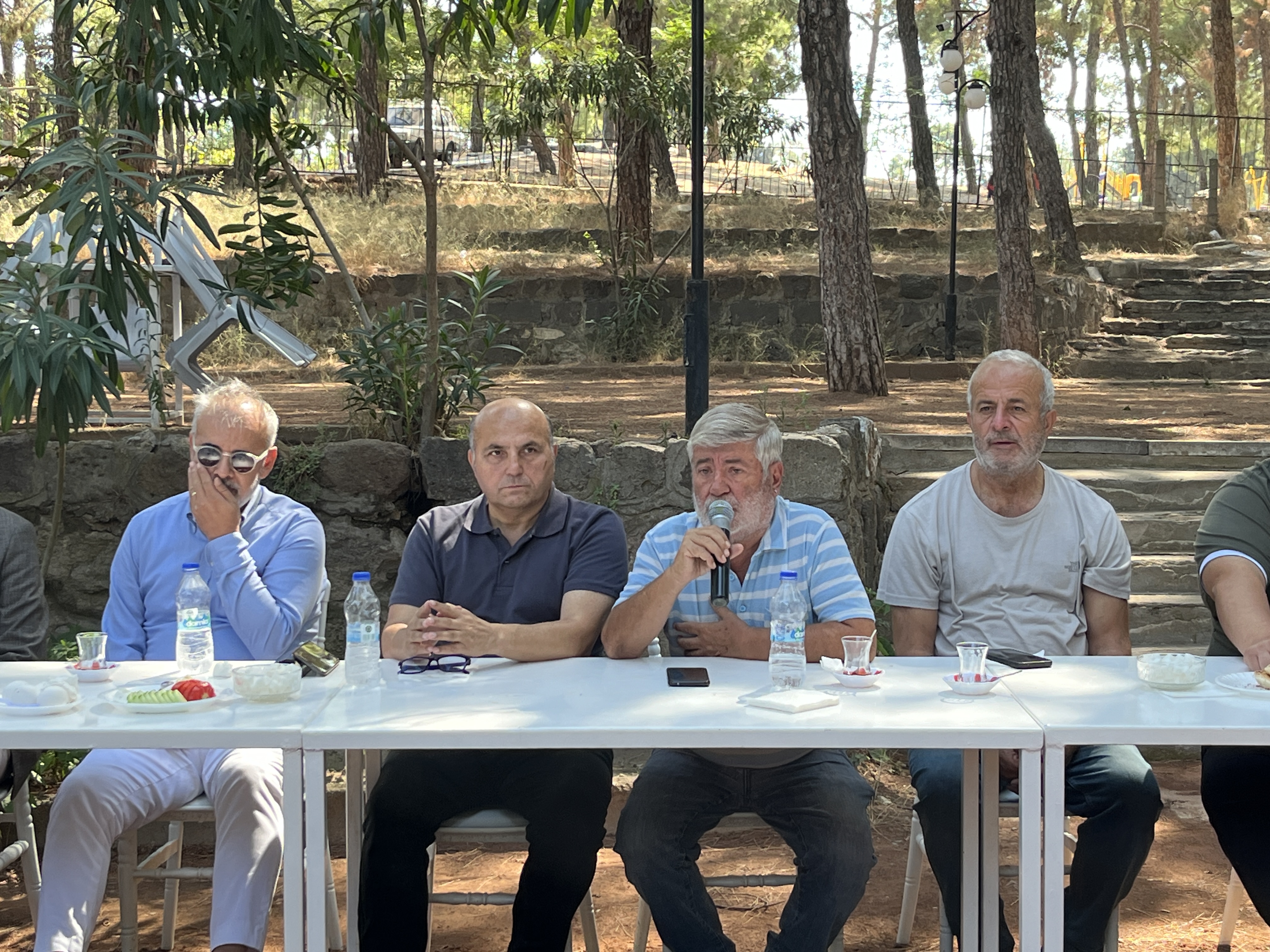 Kadifekale Yaşatma ve Kalkındırma Derneği Genel Kurul toplantısı gerçekleşti: Salih Erkek güven tazeledi