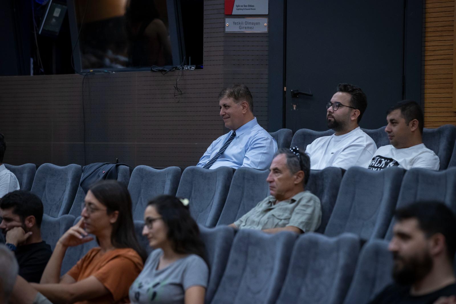 Kuzuloğlu, “İnsanın insanı yönettiği son kuşak olabiliriz”“