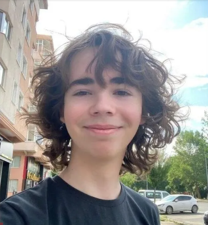 O minik tatlı çocuk artık yok! Poyraz Karayel'in Sinan'ı Ataberk Mutlu kocaman delikanlı oldu!