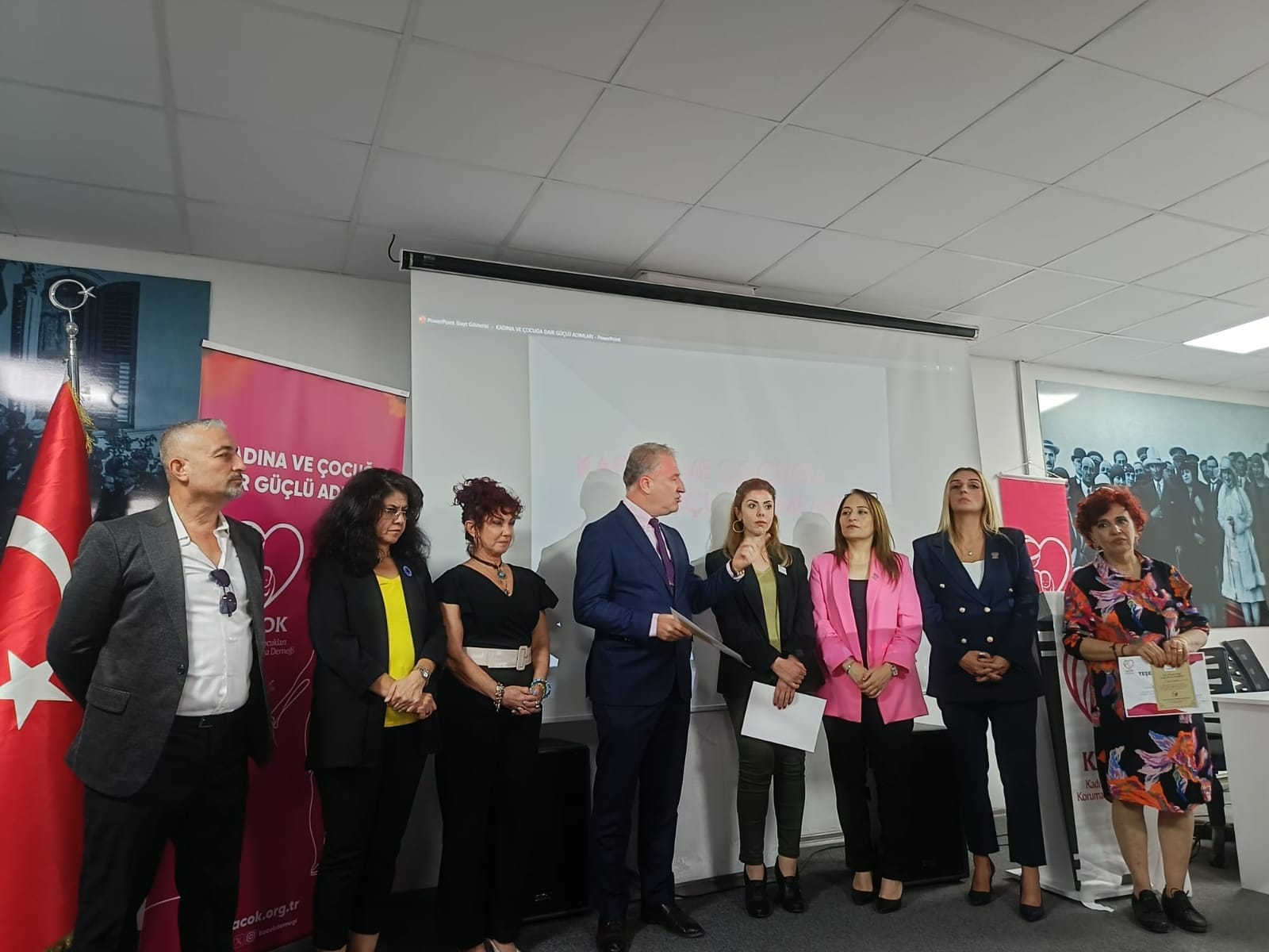 İzmir'de KAÇOK’dan "Kadına ve Çocuğa Dair Güçlü Adımlar!" semineri