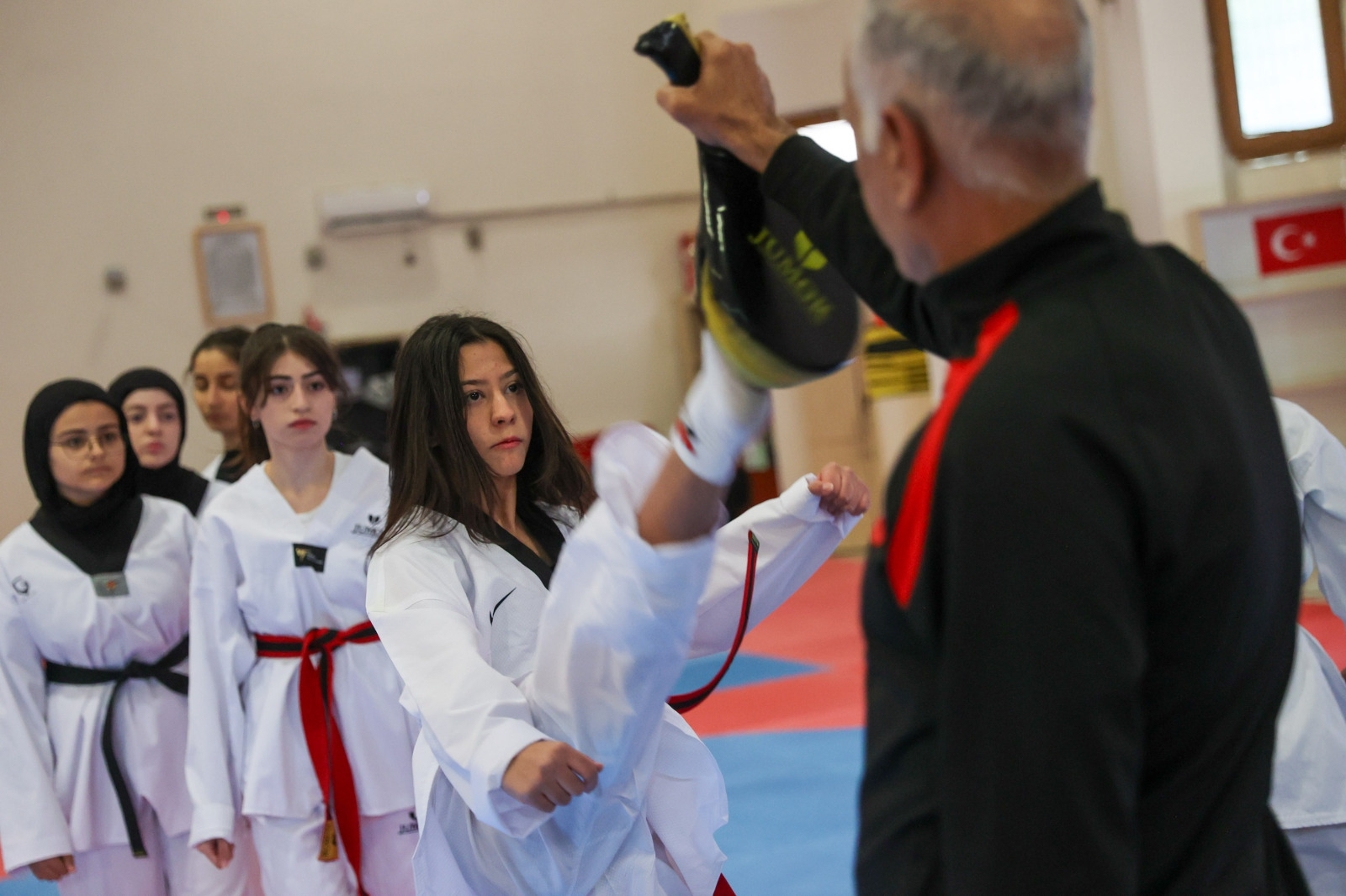 Buca Belediyesi’nden kadınlar için ücretsiz savunma dersleri