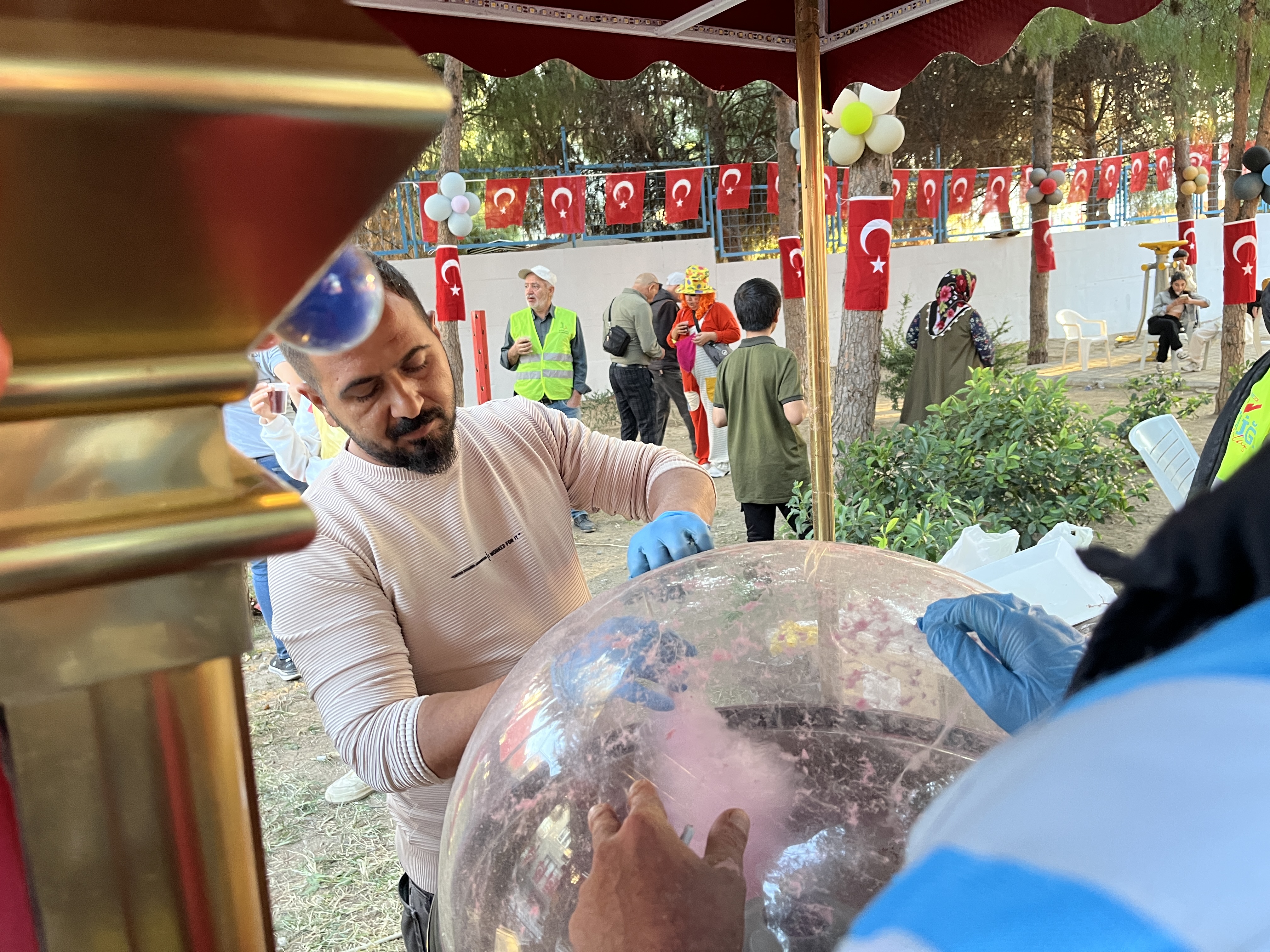 Bayraklı'ya gönül verenlerin bir araya geldiği İZBAYDER görkemli törenle açıldı