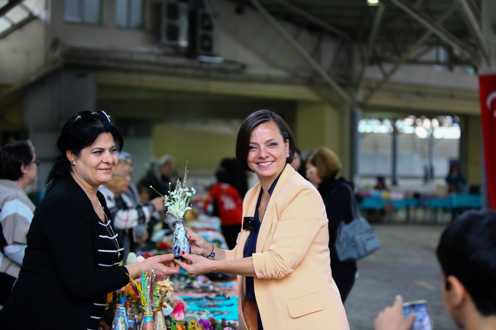 Karabağlar'da Kadının Eli Var