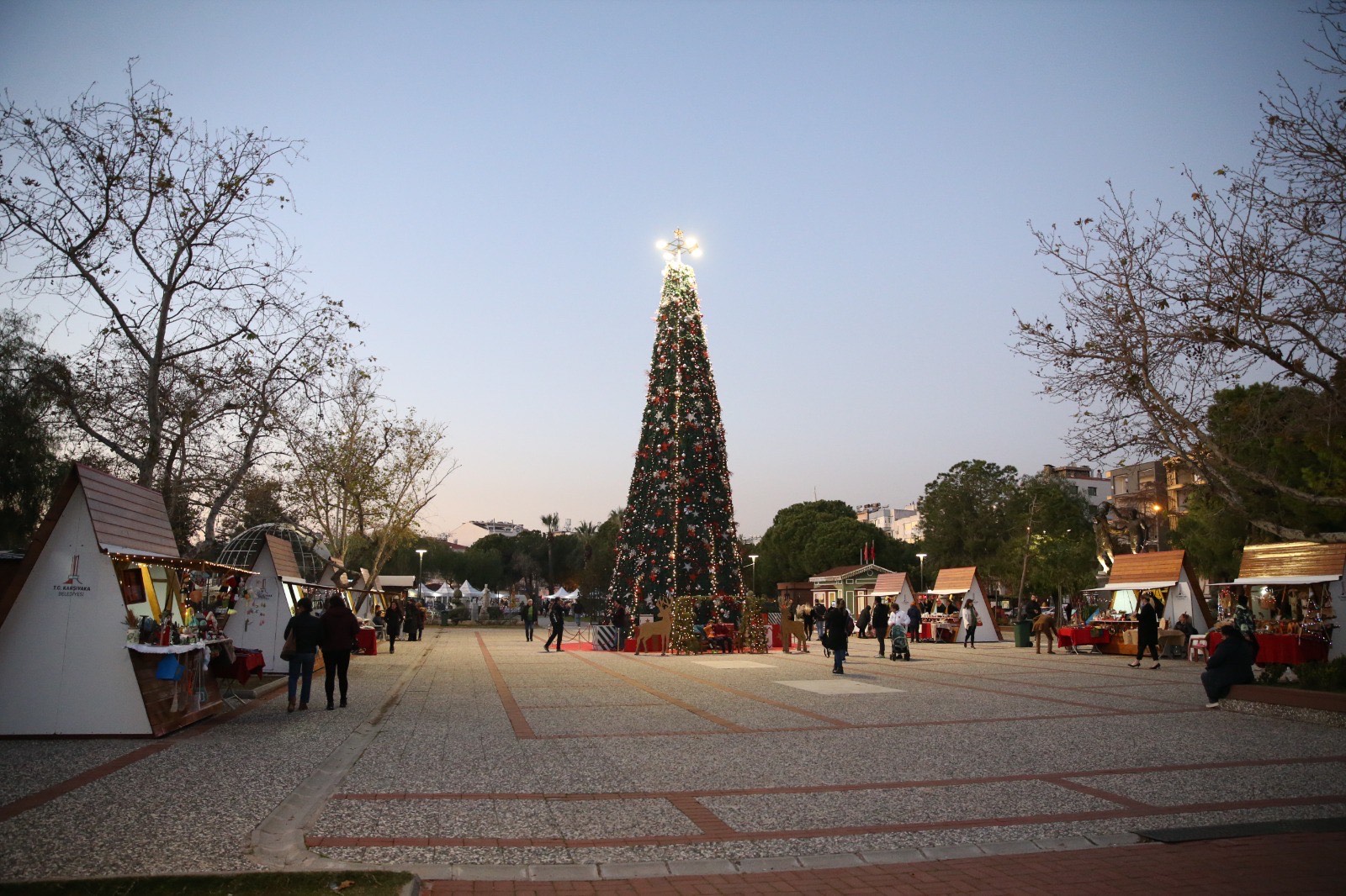 Yılbaşı ruhu Karşıyaka’da yaşanacak!  Yeni Yıl Pazarı 18 Aralık’ta açılıyor