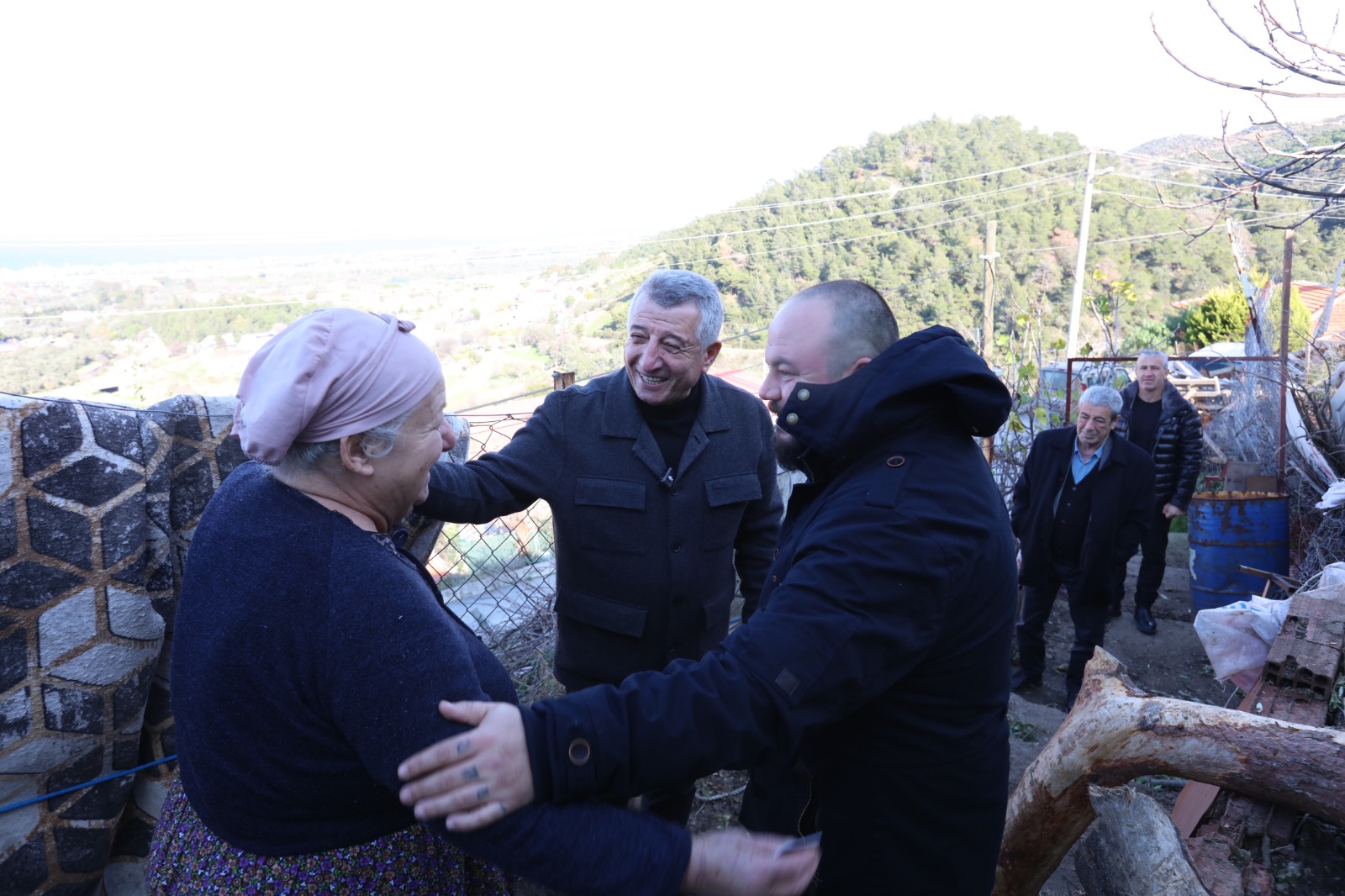 Yeni yıl pastası ve sepeti Başkan Günay'dan