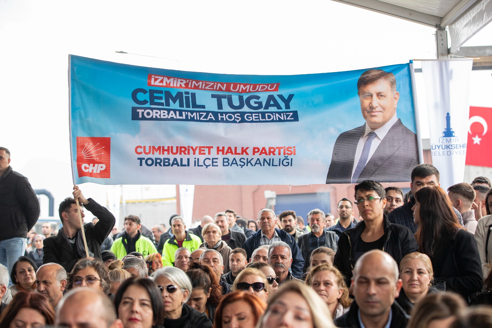 Başkan Tugay: “Diz çöktüremediğiniz için İzmir’i kötülüyorsunuz”