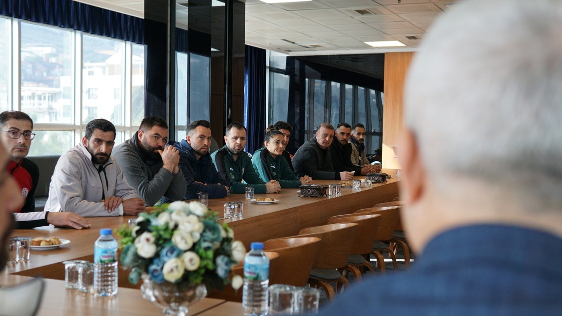 BAŞKAN TÜRKMEN’DEN AMATÖR SPOR KULÜPLERİNE CAN SUYU