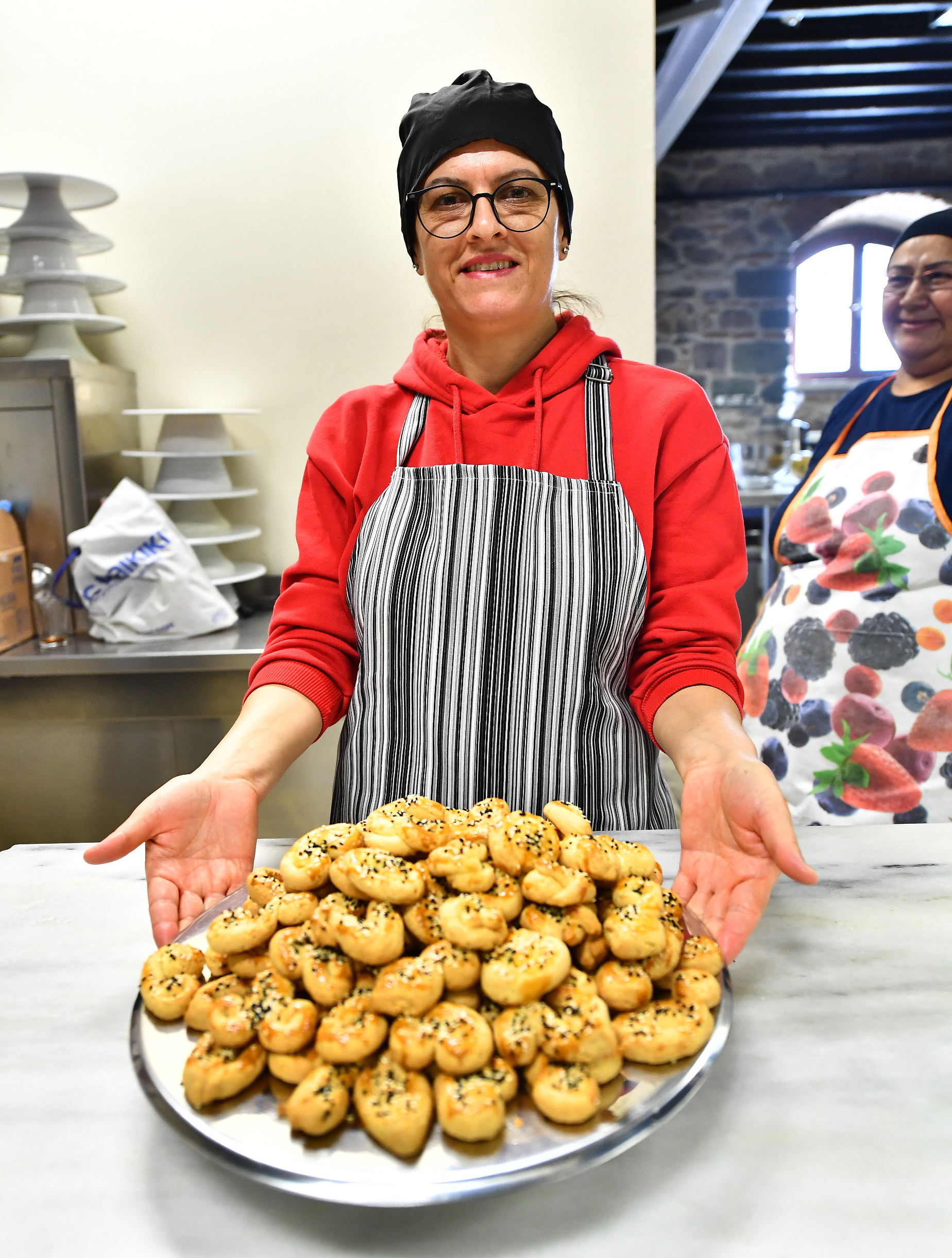 İşaret diliyle pasta yapıyorlar
