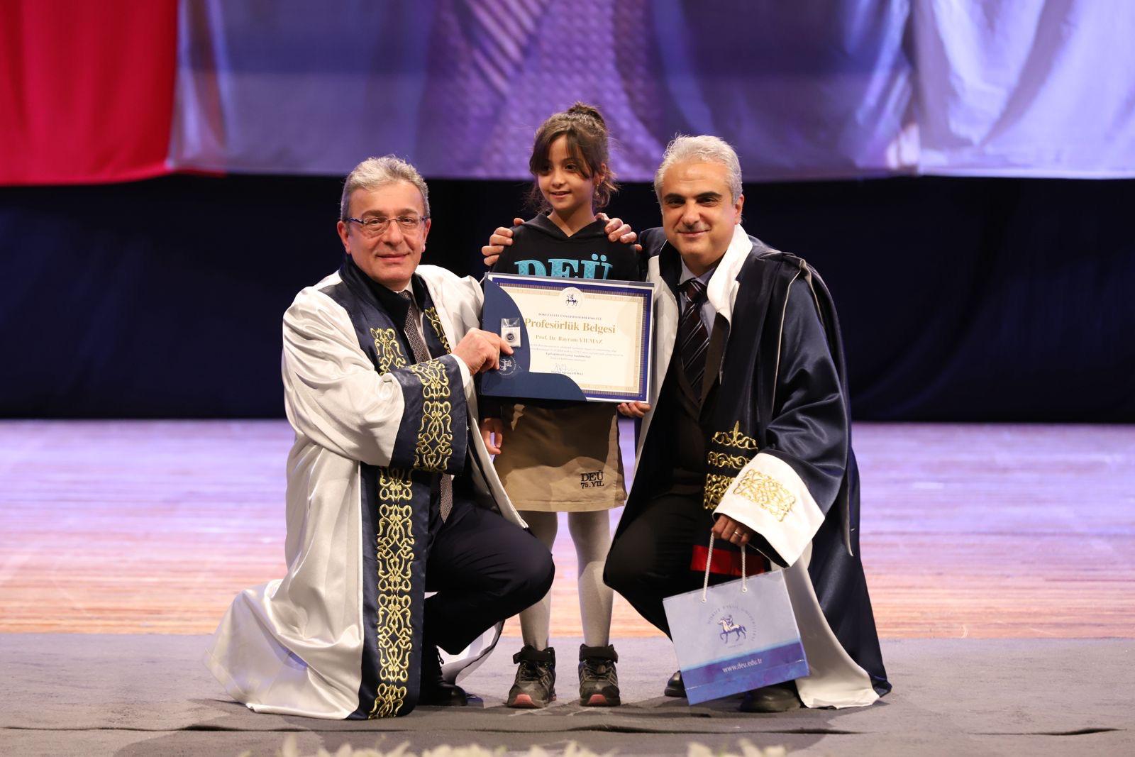 DEÜ AKADEMİK GÜCÜYLE BÜYÜYOR: ATANAN VE YÜKSELEN 452 AKADEMİSYEN ONURLANDIRILDI