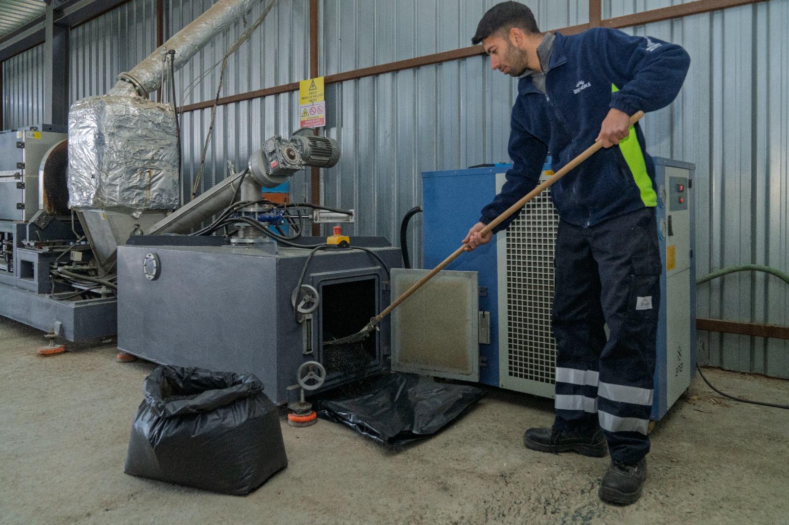 İzmir’in parkları yeşil dönüşümle canlanıyor