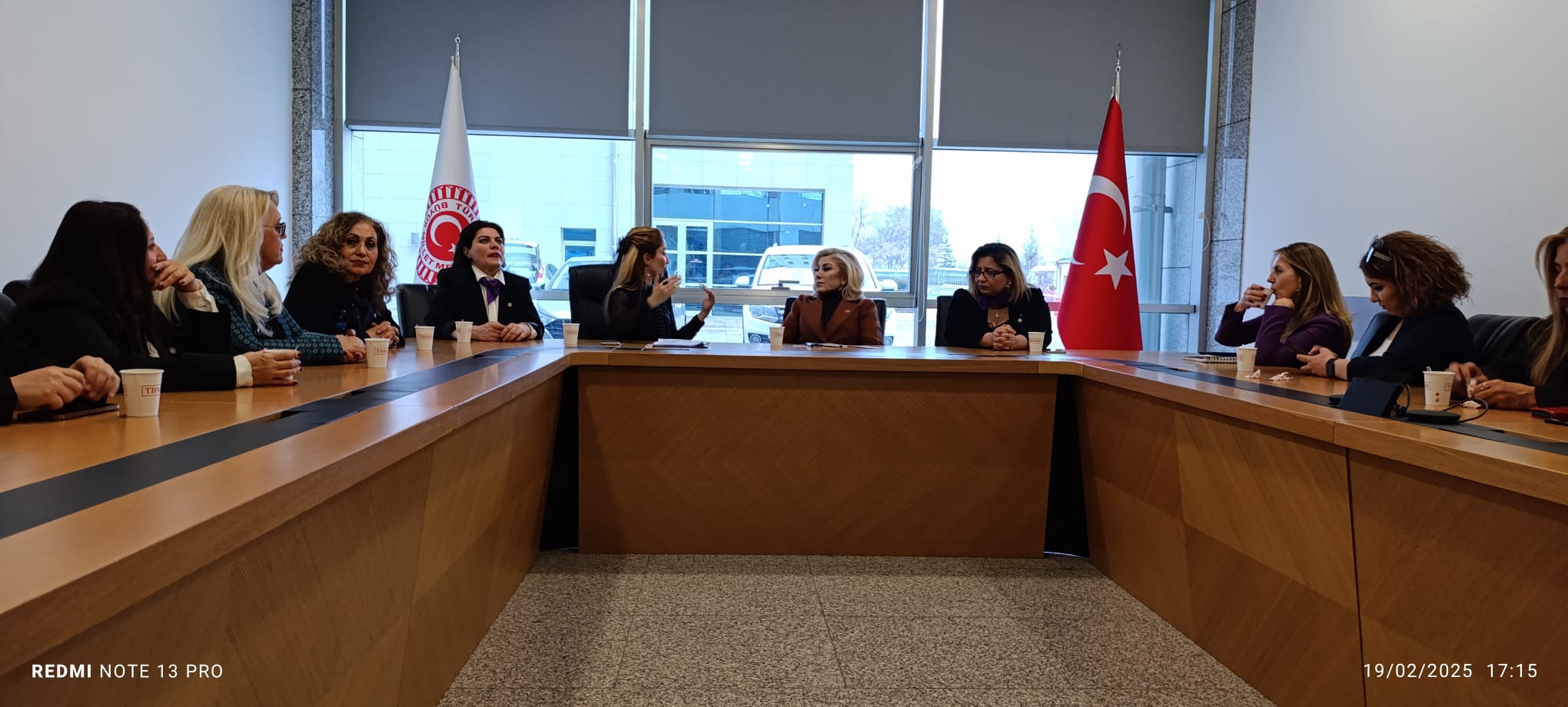 Vekillerden "Dünya Kadınlar Birliği’ne" Tam Destek