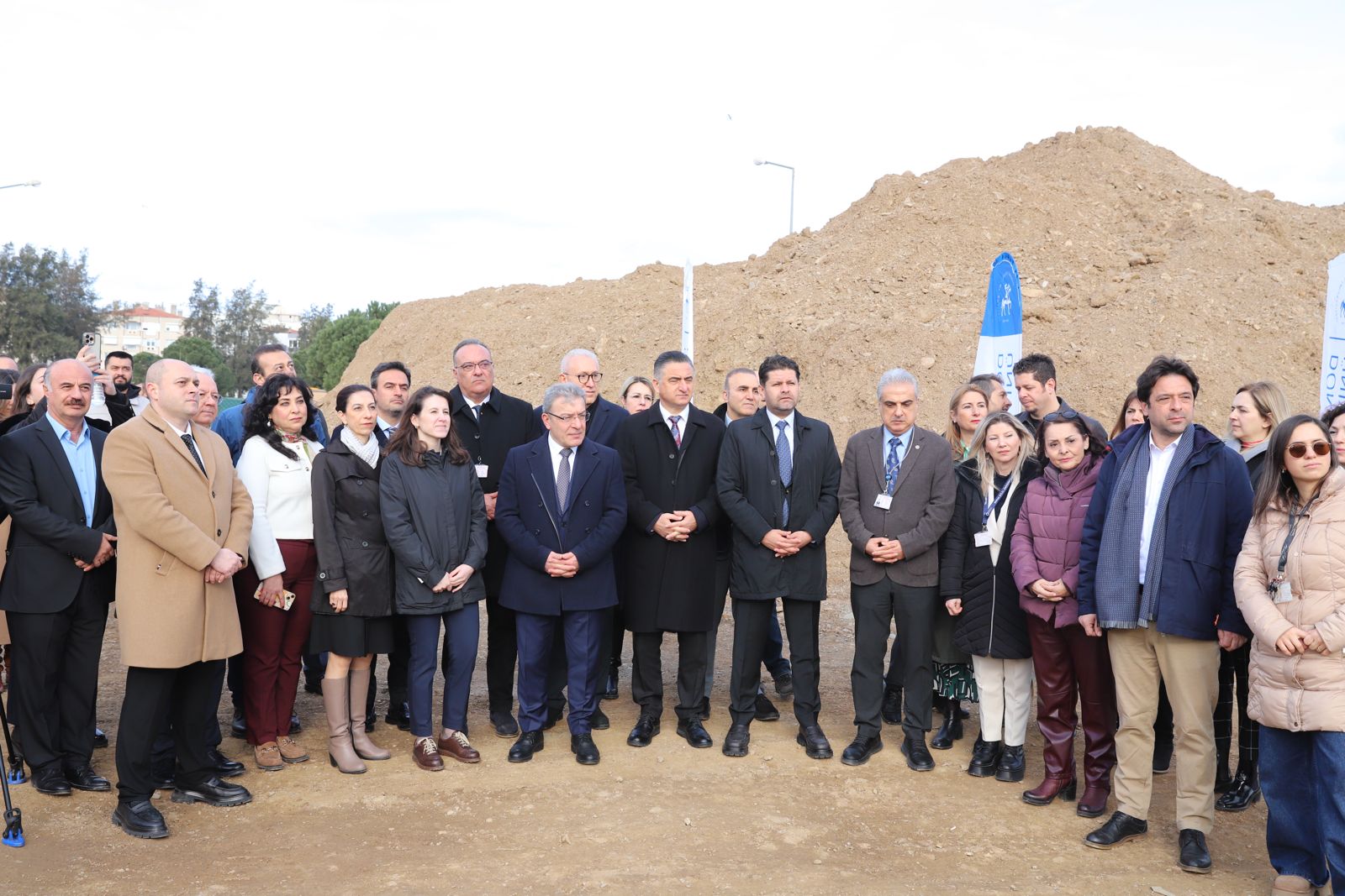 DEÜ'DEN SAĞLIKTA YATIRIM ATAĞI: YENİ DİŞ HASTANESİ'NİN TEMELİ ATILDI