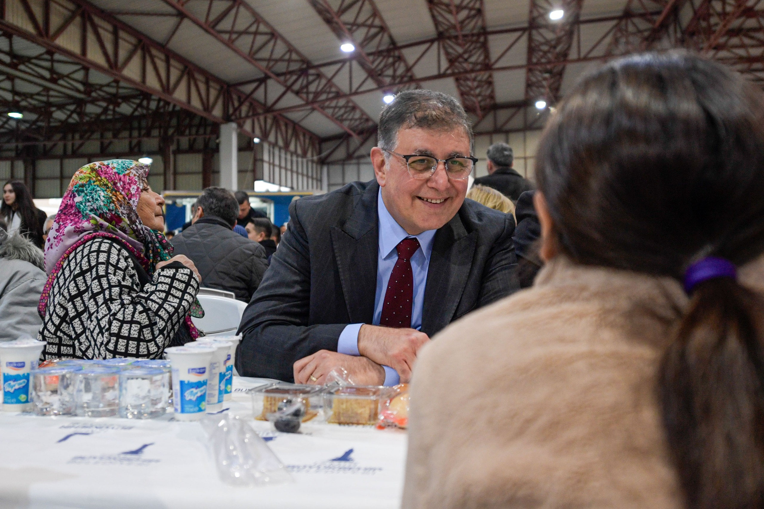 İzmir Büyükşehir Belediyesi ramazanda destek ve dayanışmayı büyütüyor