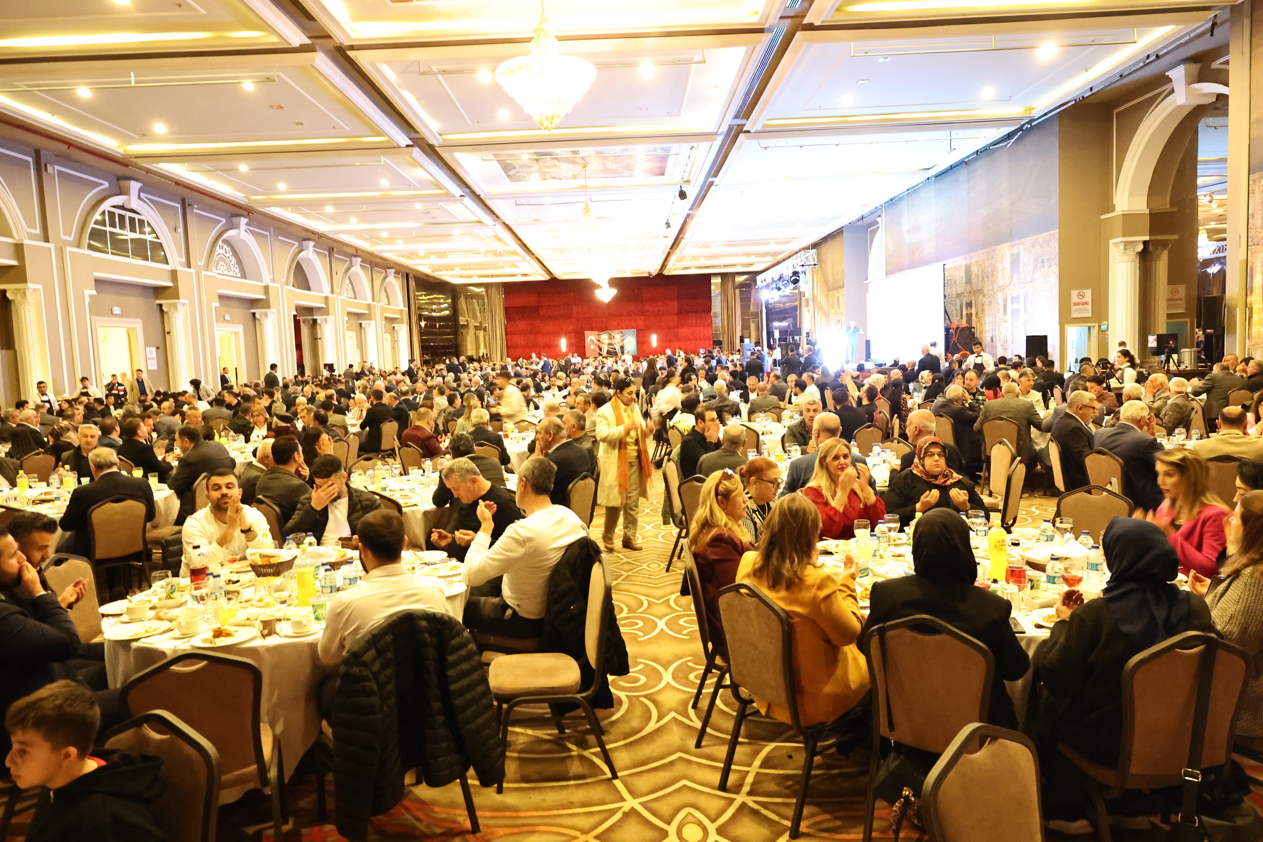 AK Parti İzmir İl Başkanı Saygılı'dan CHP'ye sert çıkış! ''Bir ömür çalışsanız, Recep Tayyip Erdoğan'ın bu ülke ve millet için yaptıklarının zekatını çıkaramazsınız''