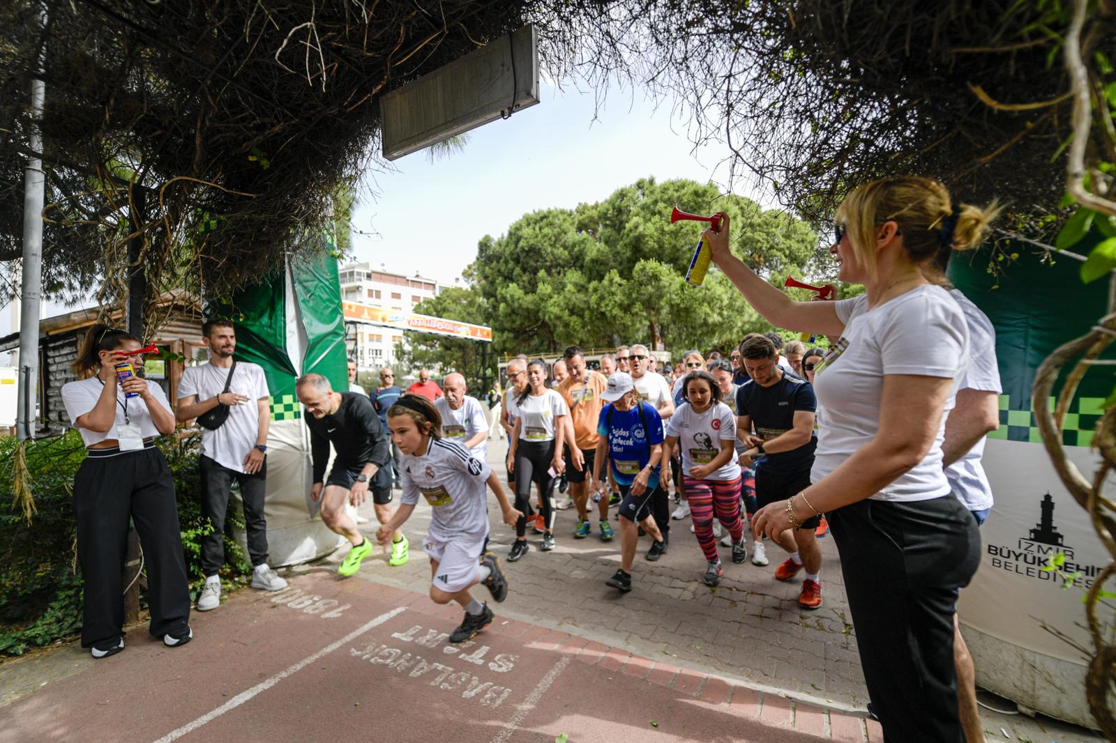 Doğaseverler köy okulları için koştu