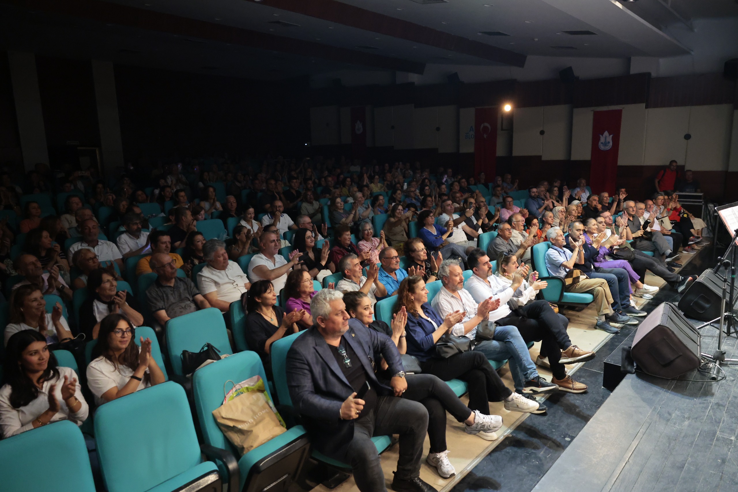 Konak’ta türkü şöleni