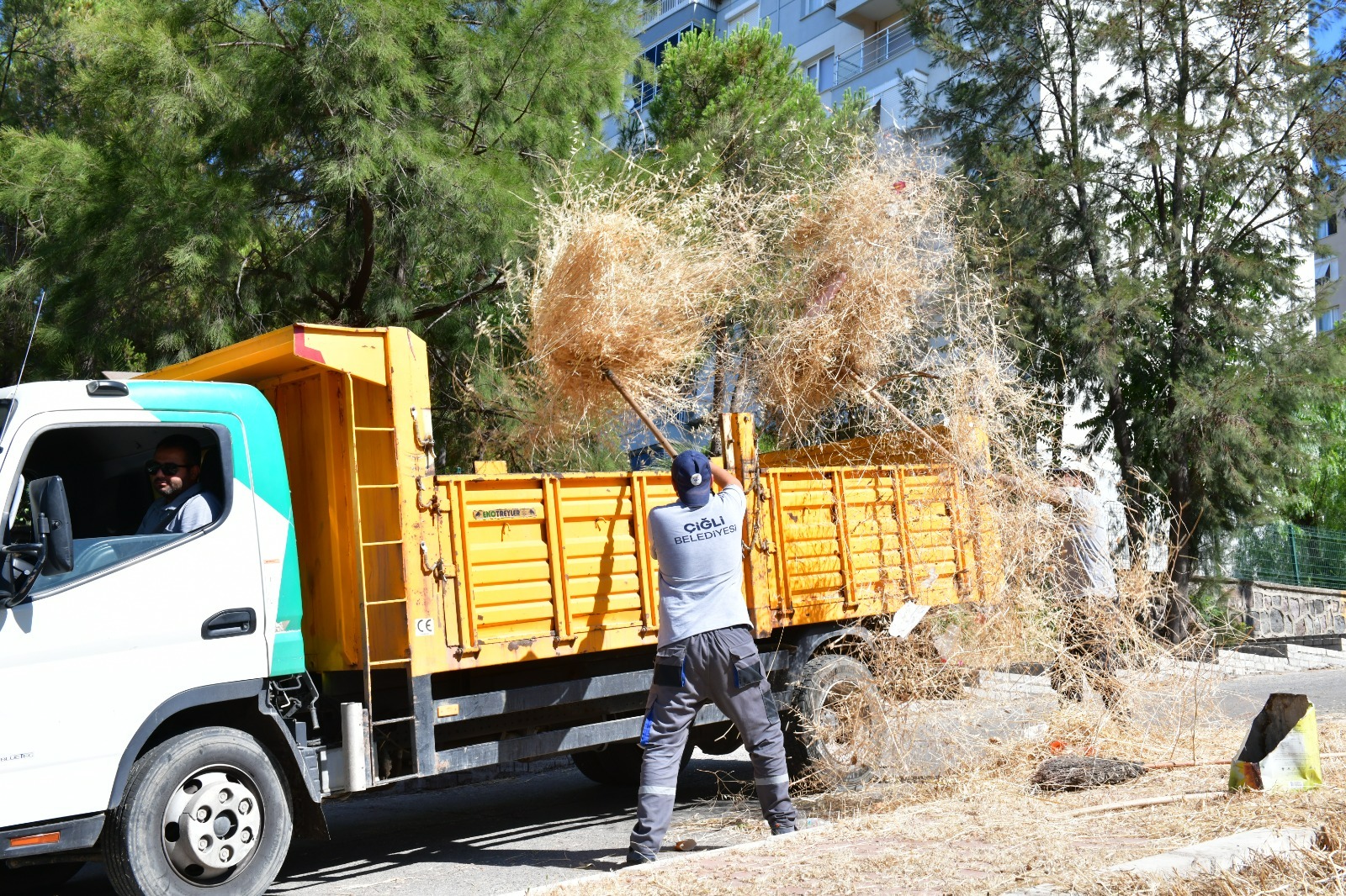 Çiğli’ye hizmette; eşitlik ve hızdan ödün yok Belediye Başkanı Onur Emrah Yıldız;  “ Her mahallemize dokunuyor, her sese kulak veriyoruz.”