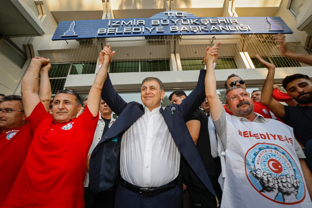 Başkan Tugay müjdeyi verdi: Tüm işçiler geri alınacak