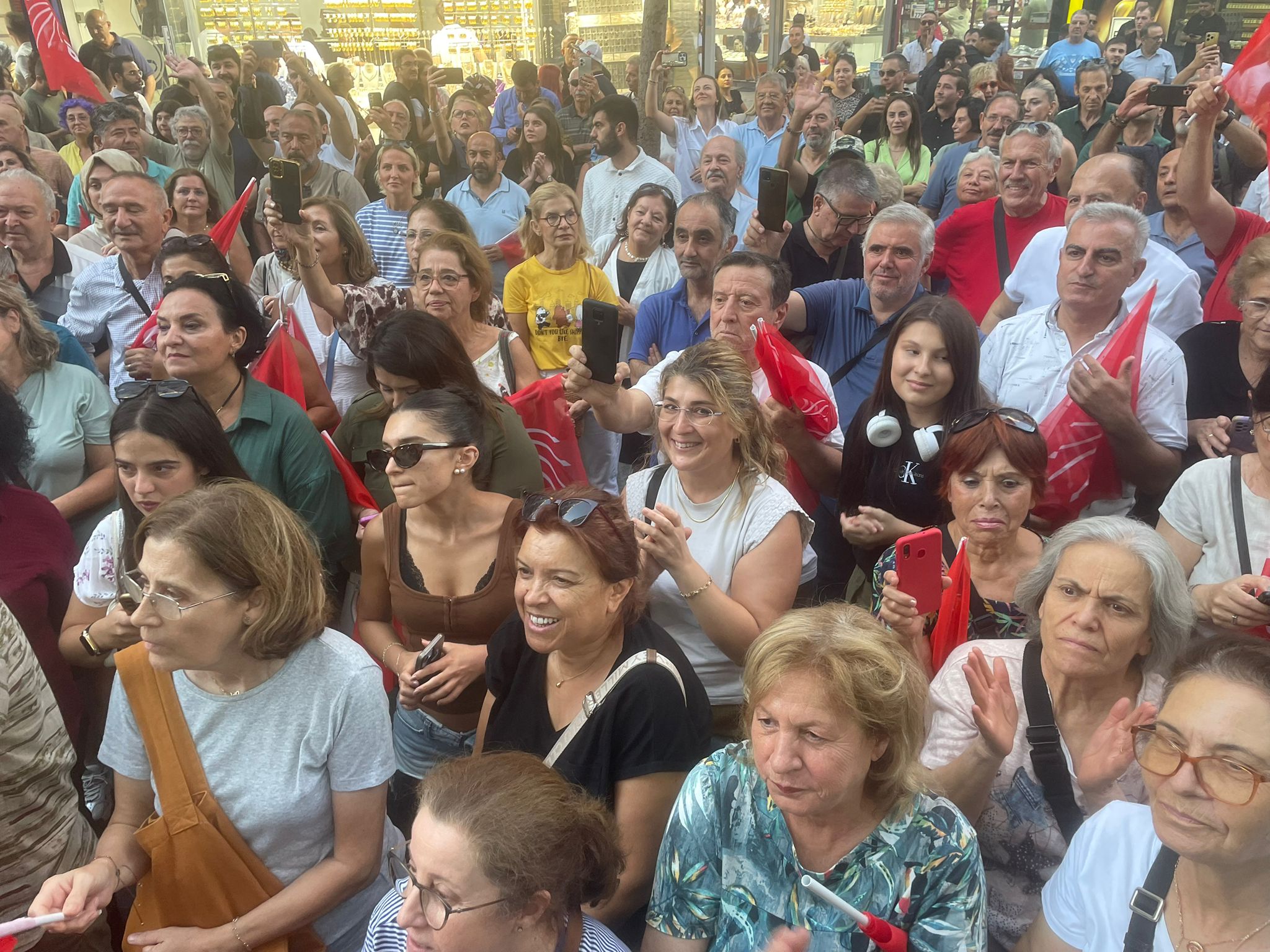 "GÜÇLÜ BAŞKAN" KARŞIYAKA'YA YENİDEN ADAYLIĞINI AÇIKLADI!