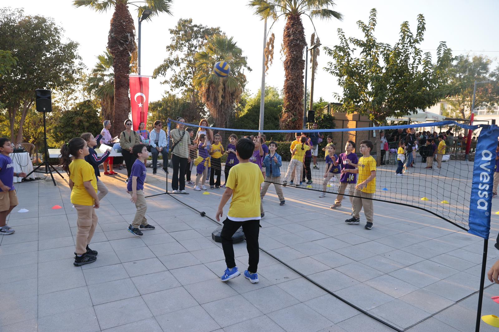 YÜCE SONKURT PARKI YENİ YÜZÜYLE KONAK’A NEFES OLDU