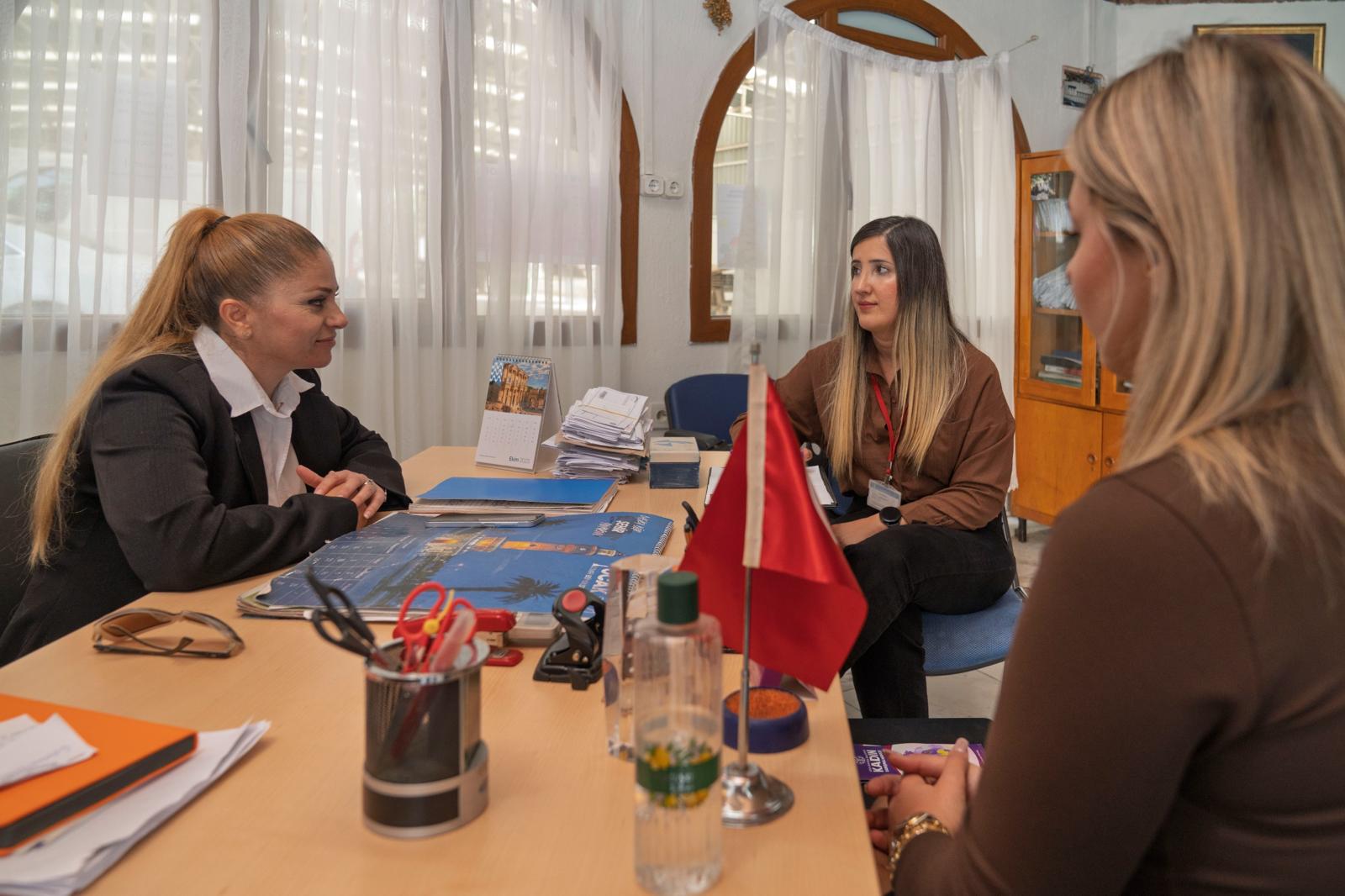 Muhtarlarla el ele İzmir’e kesintisiz hizmet