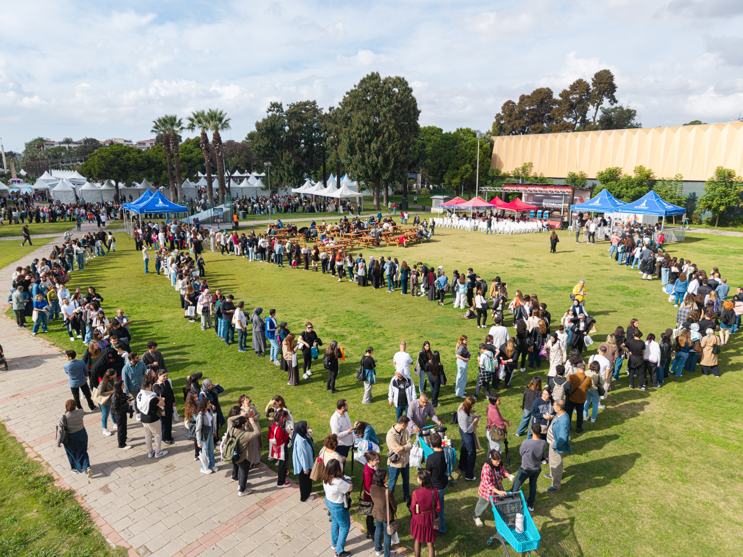 Ahmet Ümit İZKİTAP’ta yeni romanından ipuçları verdi