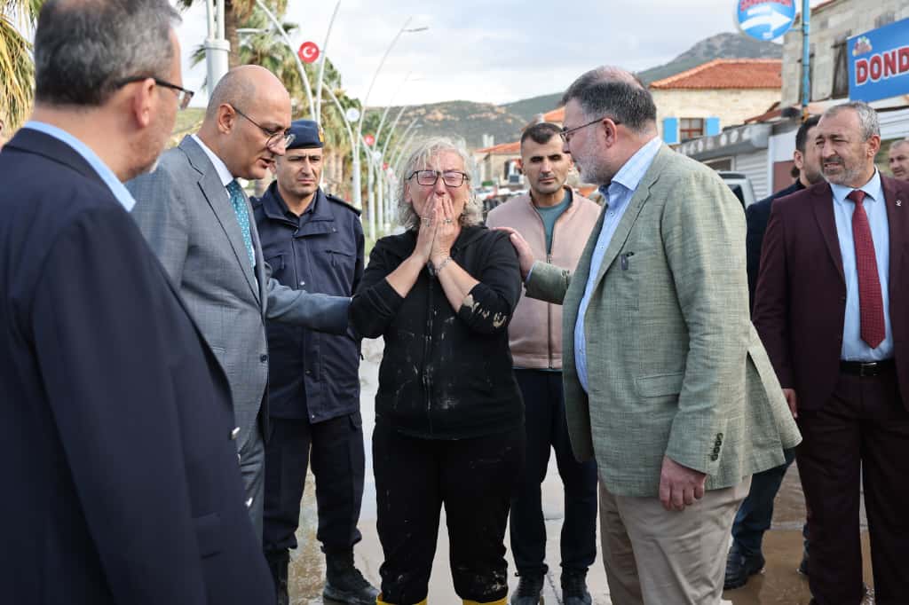 Başkan Saygılı, Foça’da selden etkilenenlere devletin yardımlara başladığını duyurdu