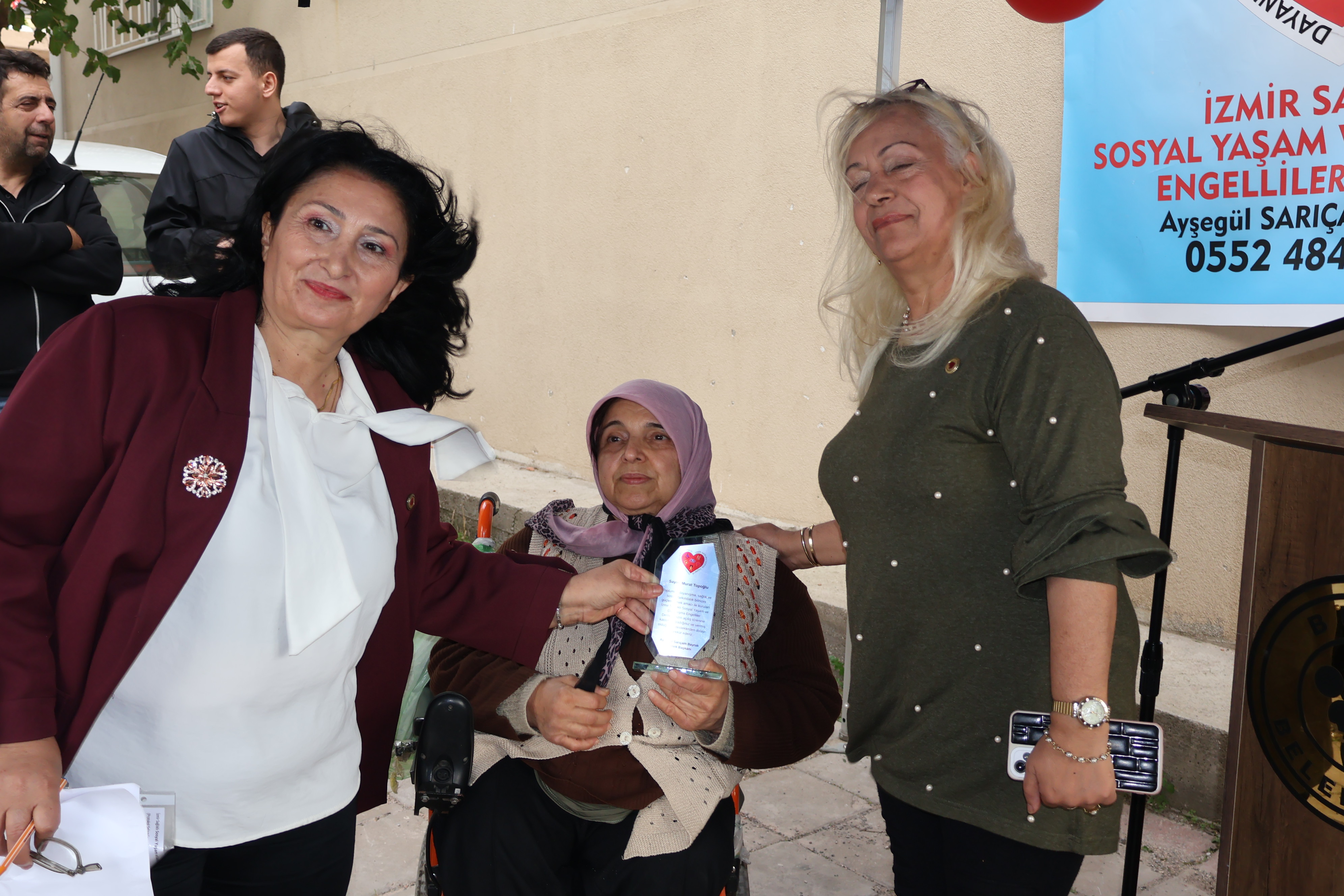 İZMİR'DE ENGELLİLER İÇİN UMUT KAPISI AÇILDI: "GERÇEK ENGEL, ZİHİNLERDEKİ AYRIMCILIKTIR"